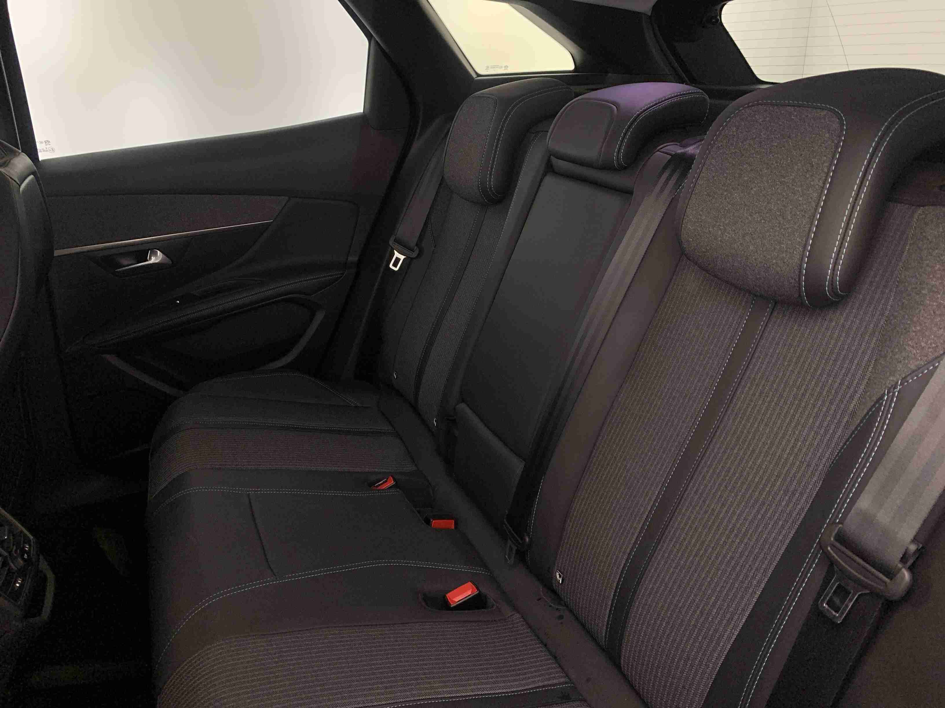 Peugeot 3008 3008 1.6 Hybrid Allure Pack e-EAT8 — fotografia 12