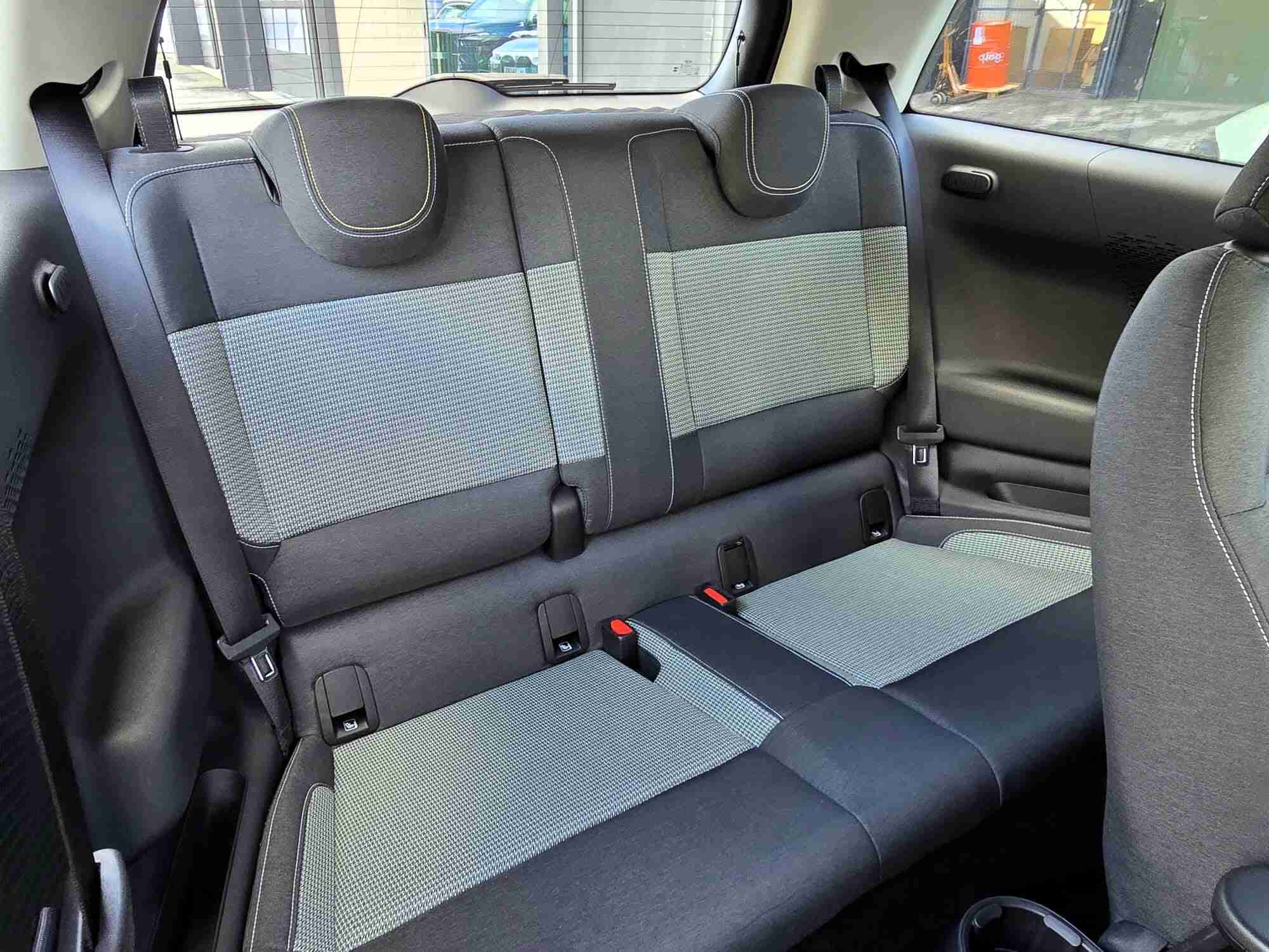 MINI Mini Mini Cooper SE Essential XS — fotografia 17