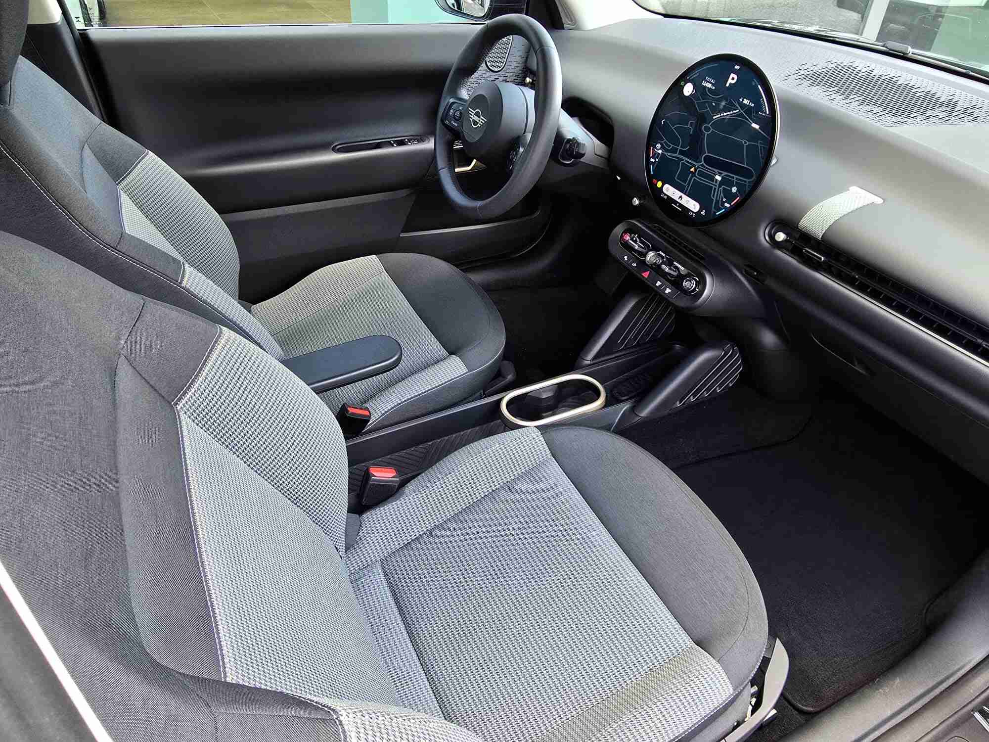 MINI Mini Mini Cooper SE Essential XS — fotografia 12