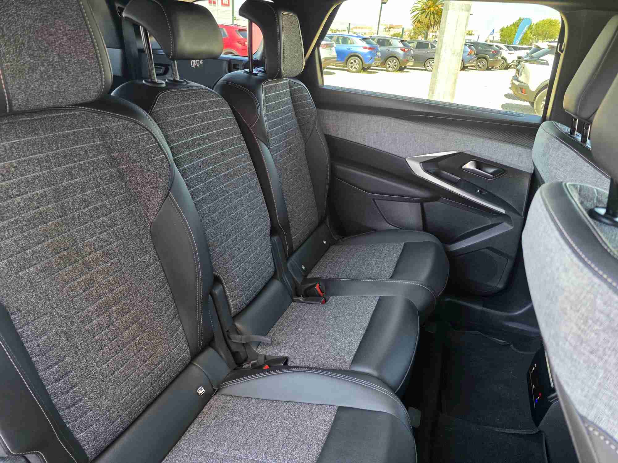 Peugeot 5008 5008 1.2 Hybrid Allure e-DCS6 — fotografia 8