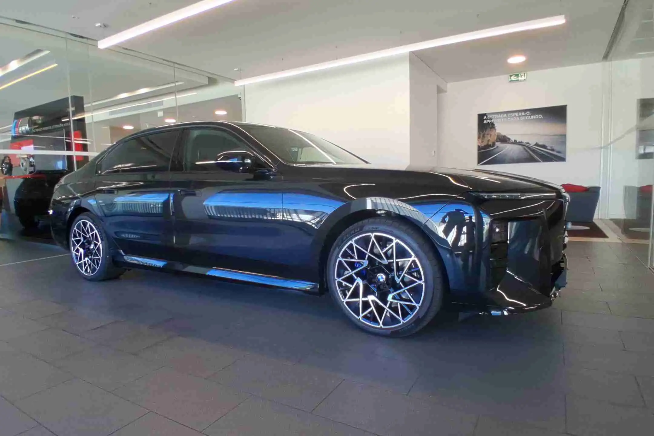 BMW i7