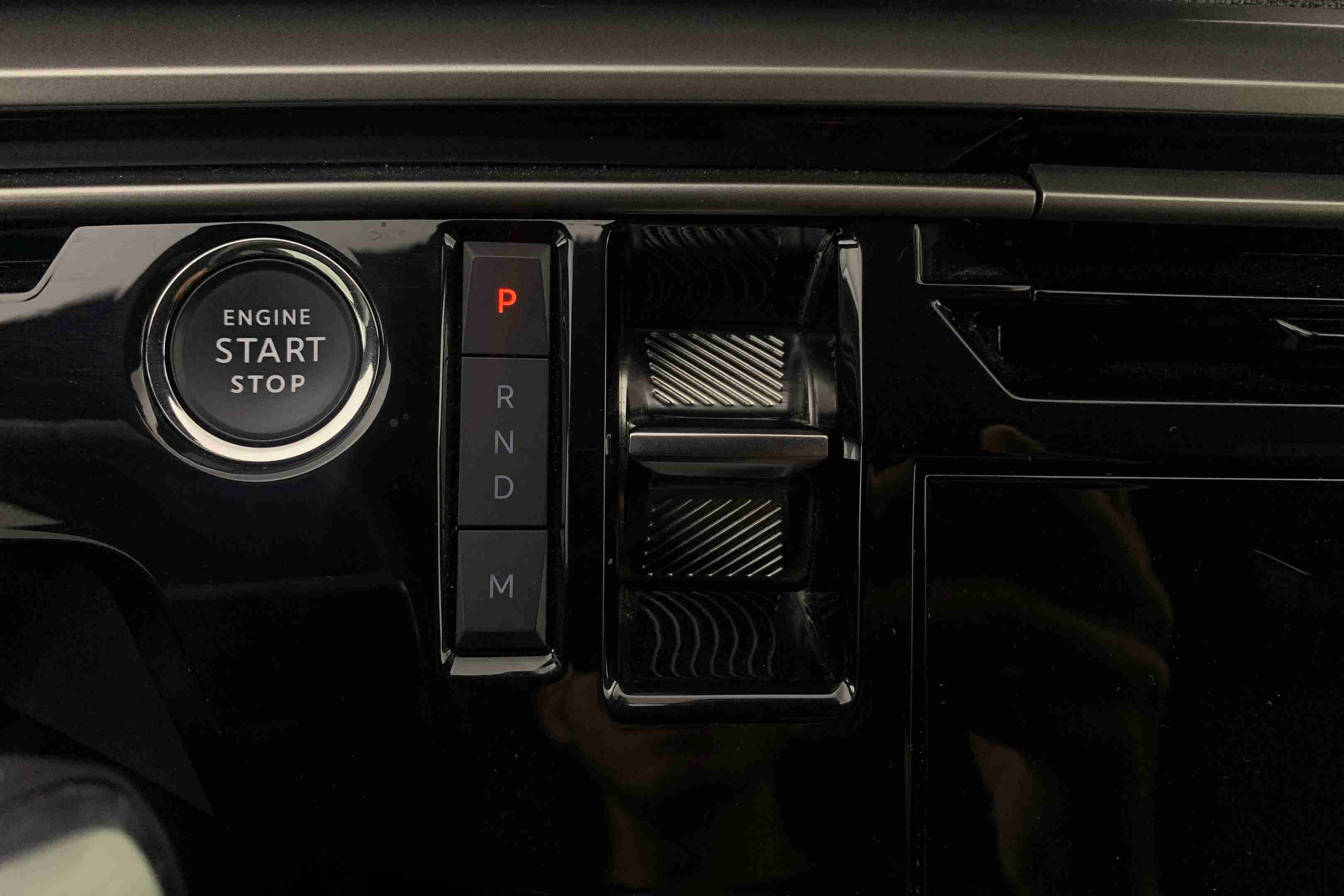 Peugeot 3008 3008 1.2 Hybrid Allure e-DCS6 — fotografia 11