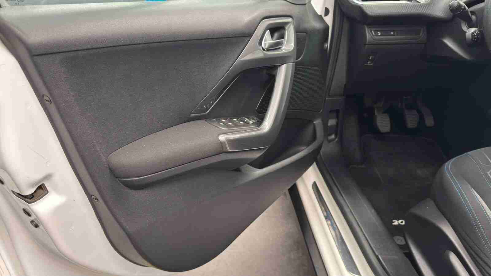 Peugeot 2008 2008 1.2 PureTech Style — fotografia 8
