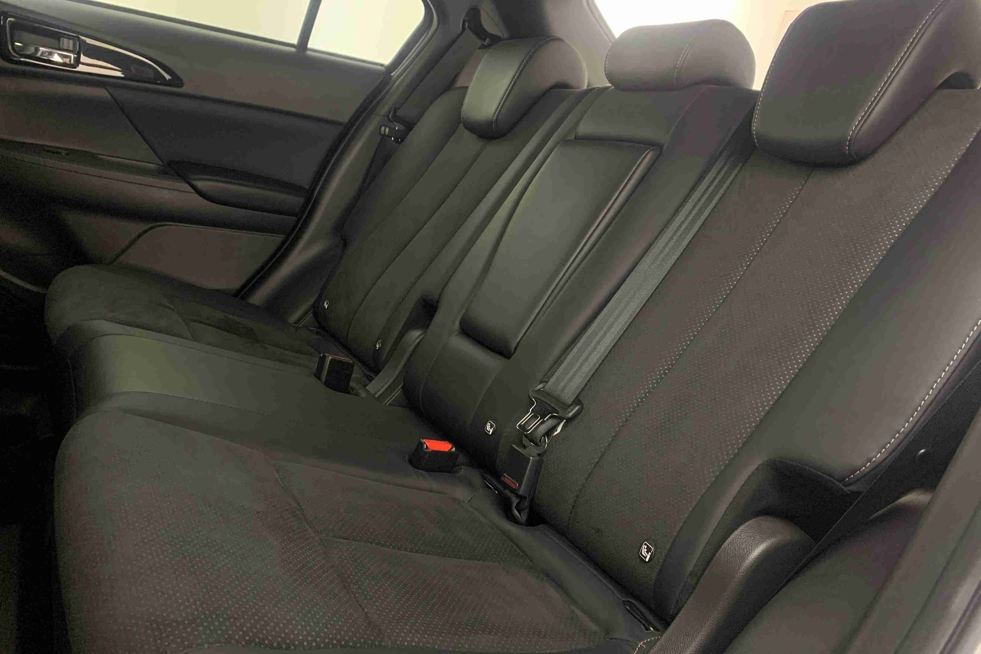 Mitsubishi Eclipse Eclipse Cross 1.5 MIVEC Black Edition — fotografia 16