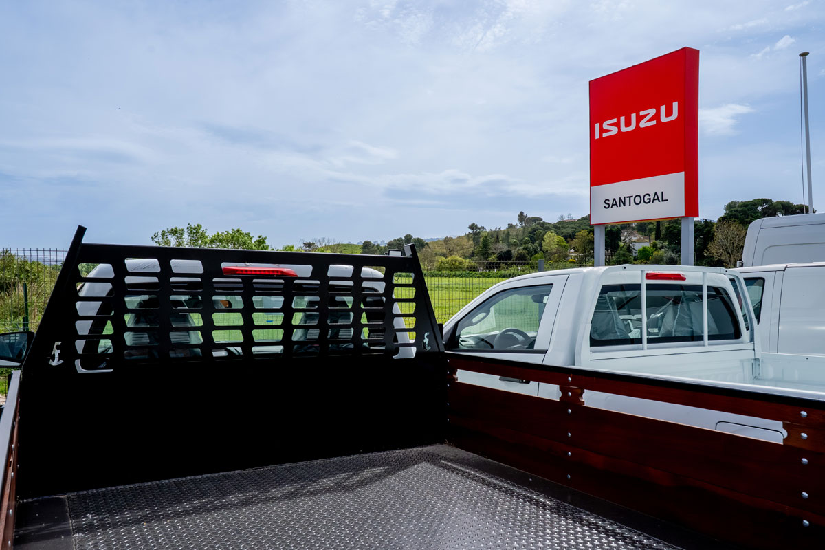 Santogal Isuzu Loures Stand 1
