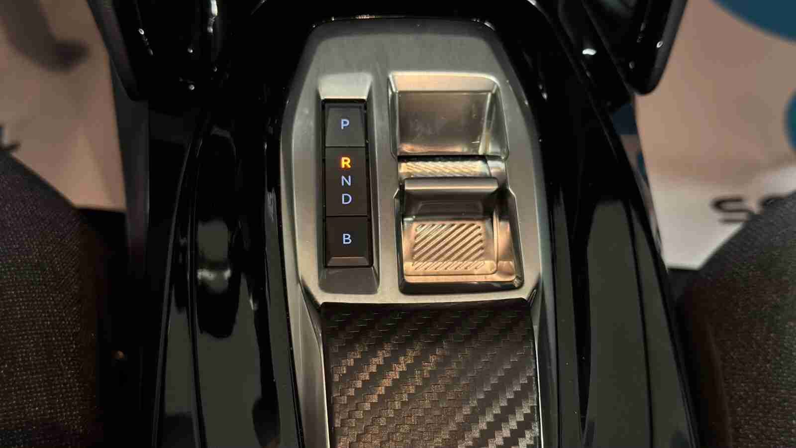 Peugeot 2008 e-2008 54 kWh Style — fotografia 13