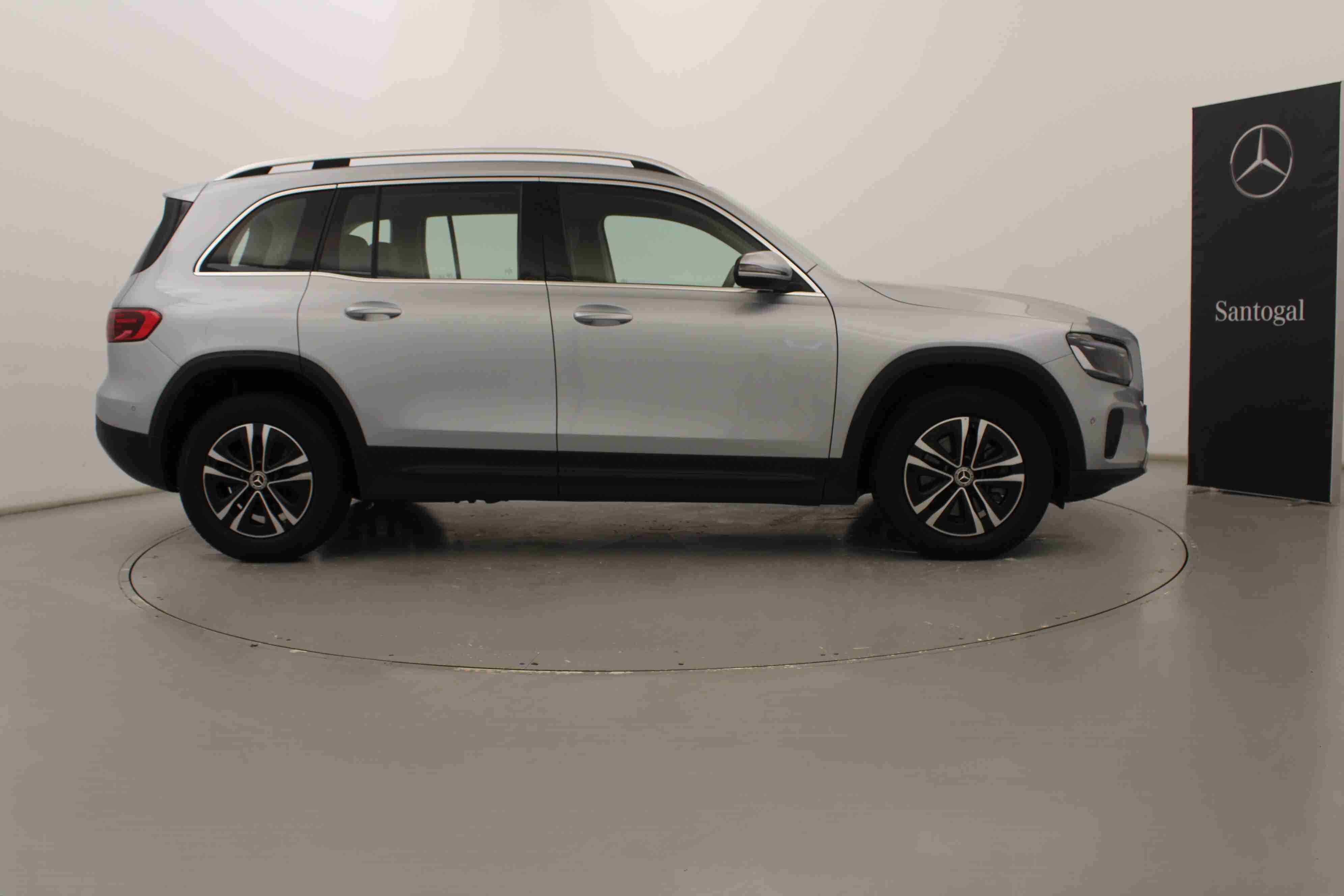 MERCEDES - GLB - GLB 180 d — photo 5