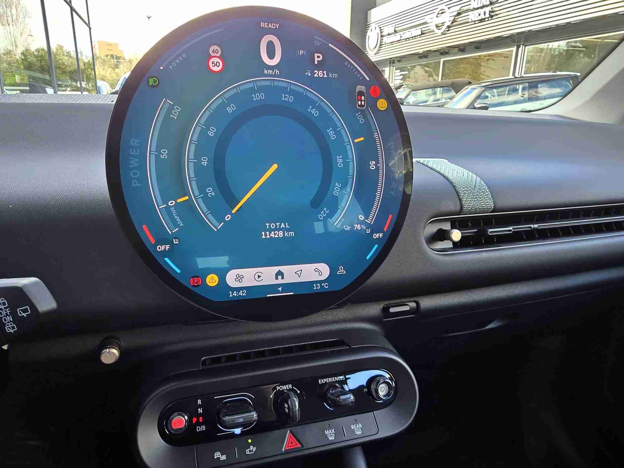 MINI Mini Mini Cooper SE Essential XS — fotografia 16