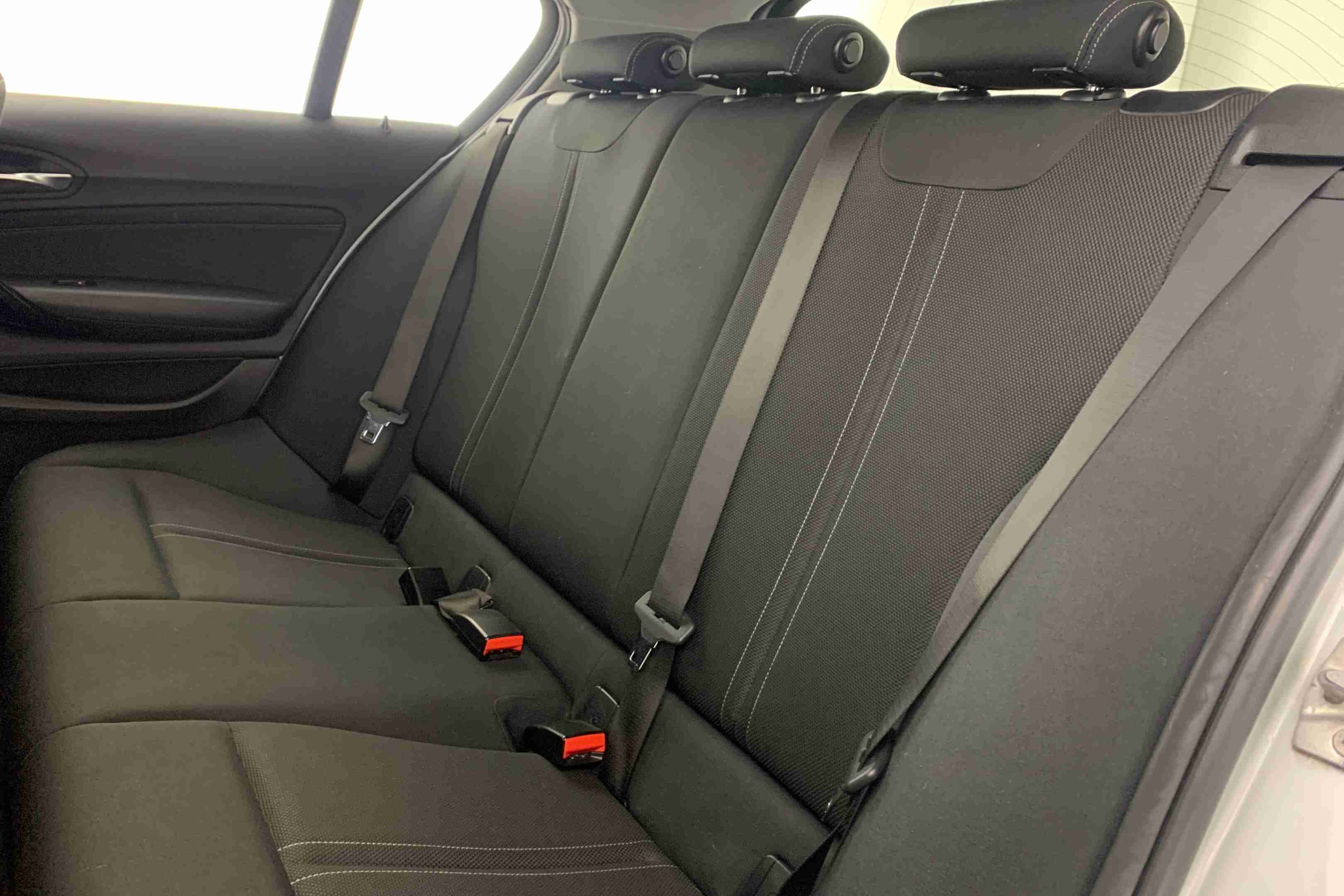 BMW Série 1 116 d Line Sport — fotografia 16