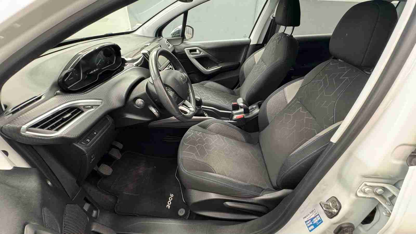Peugeot 2008 2008 1.2 PureTech Style — fotografia 10