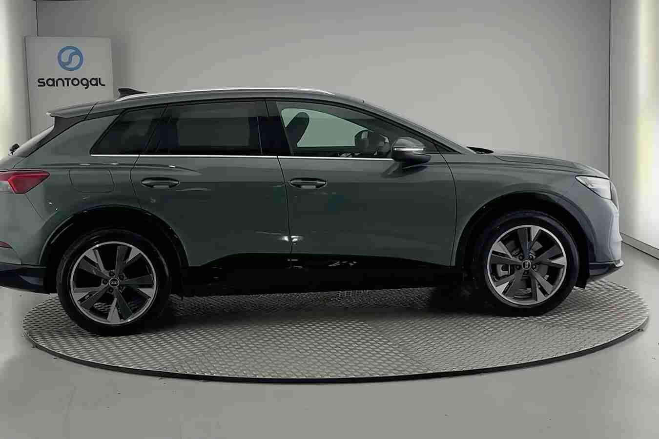 3082051_3