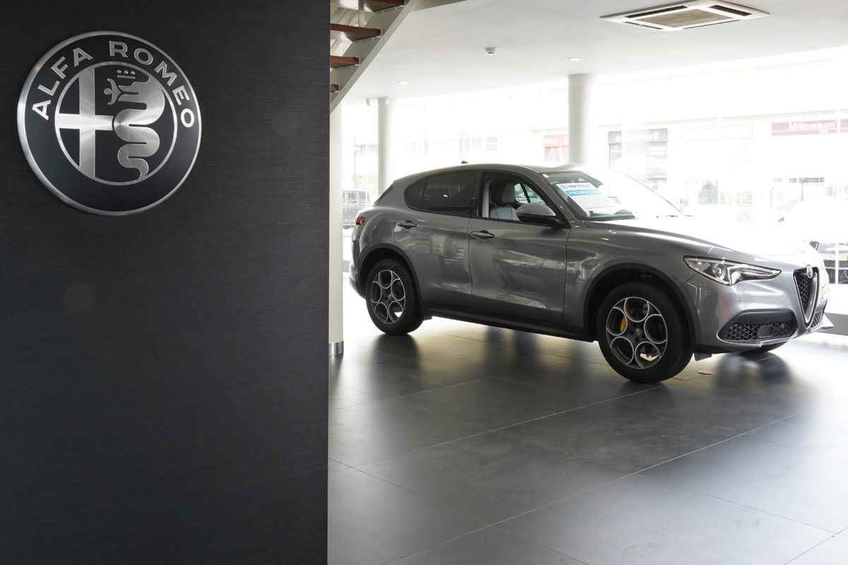 Santogal Alfa Romeo Stand Cascais 3