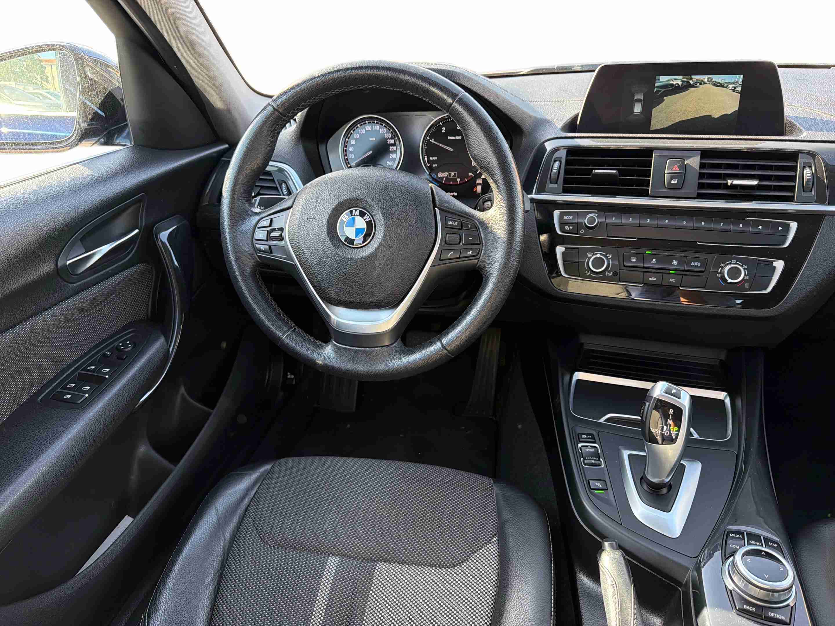 BMW Série 1 116 d Line Urban Auto — fotografia 7