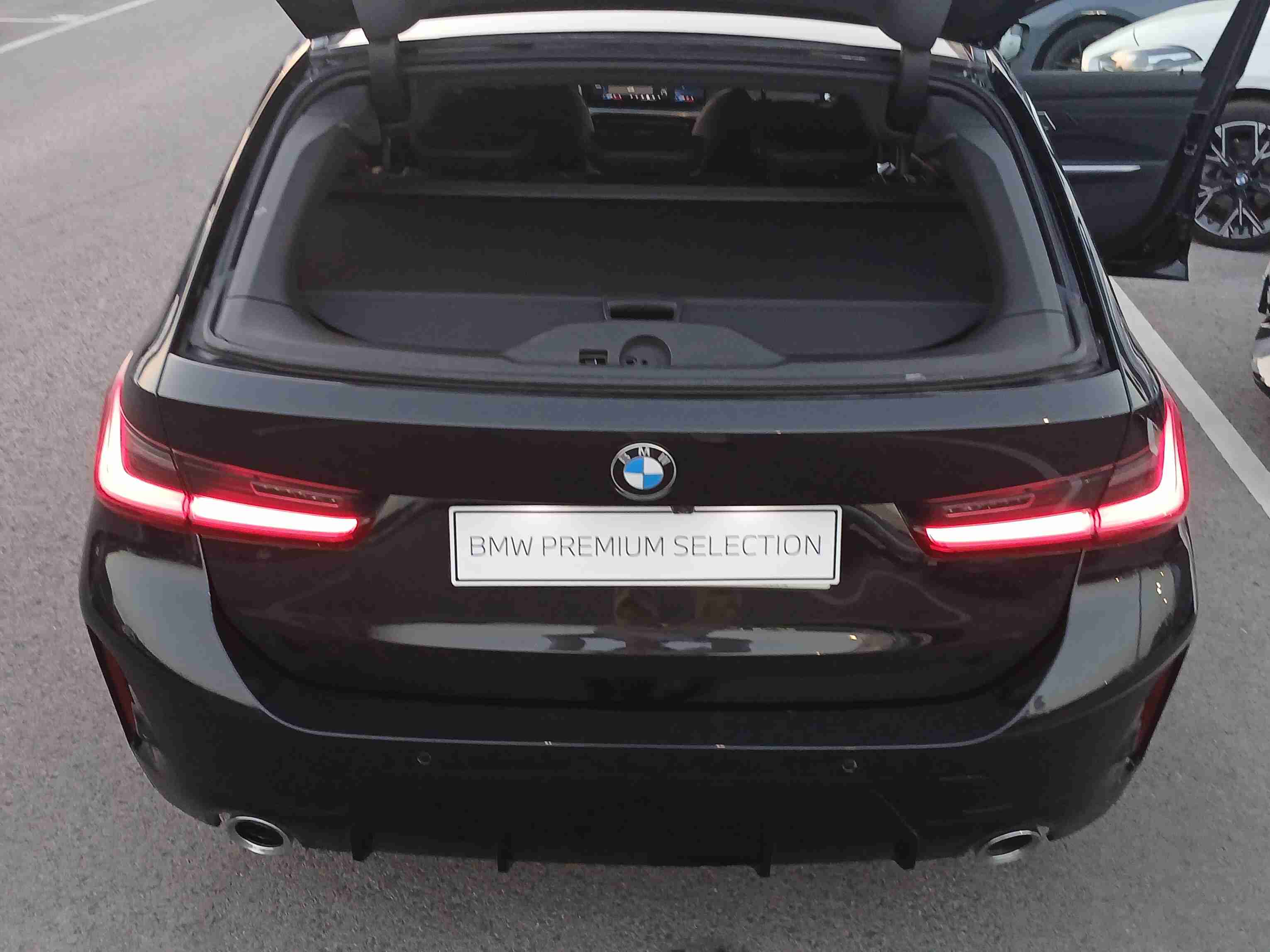BMW Série 3 320 d Touring Pack Desportivo M Auto — fotografia 19