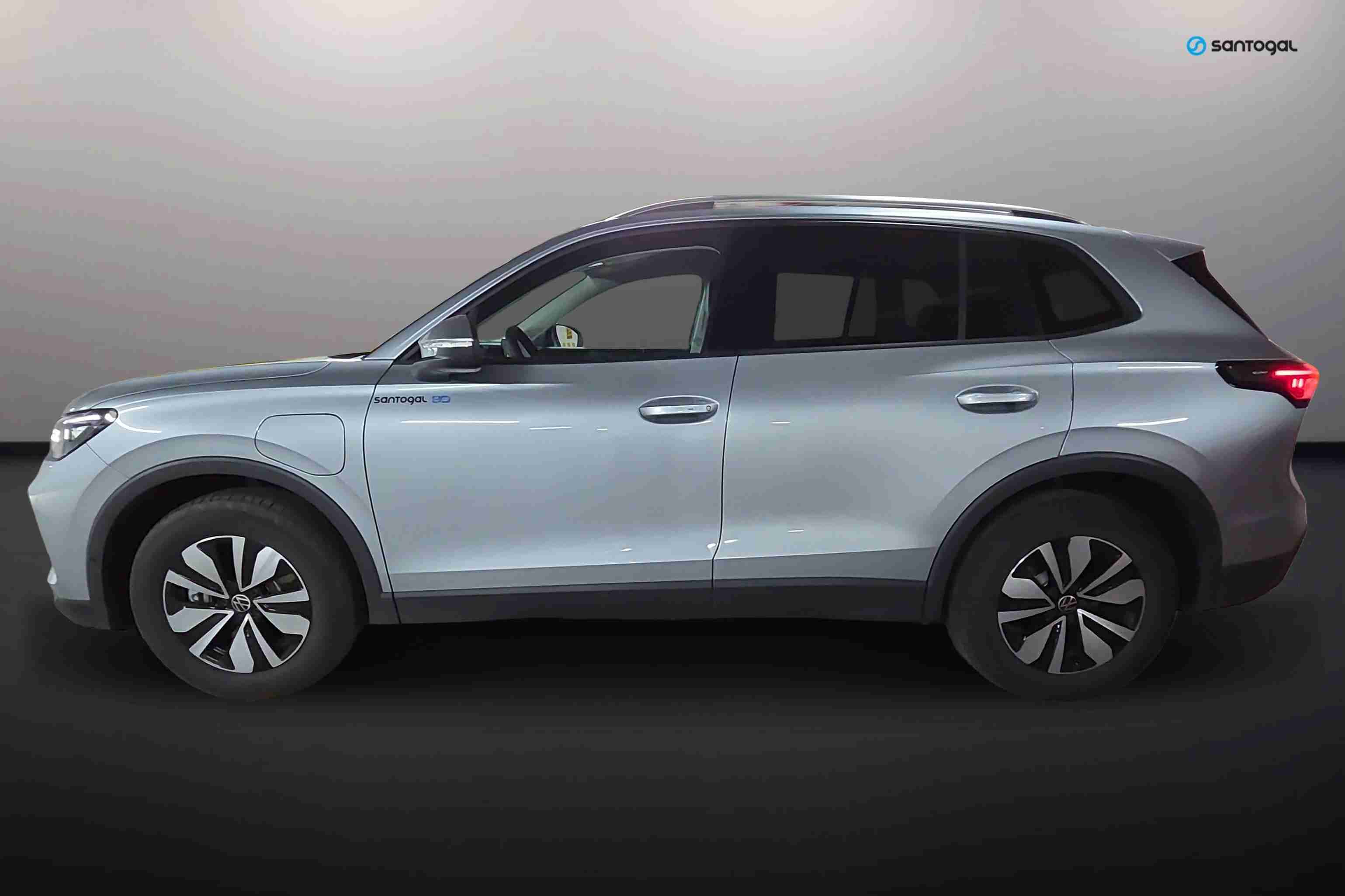 3056908_5