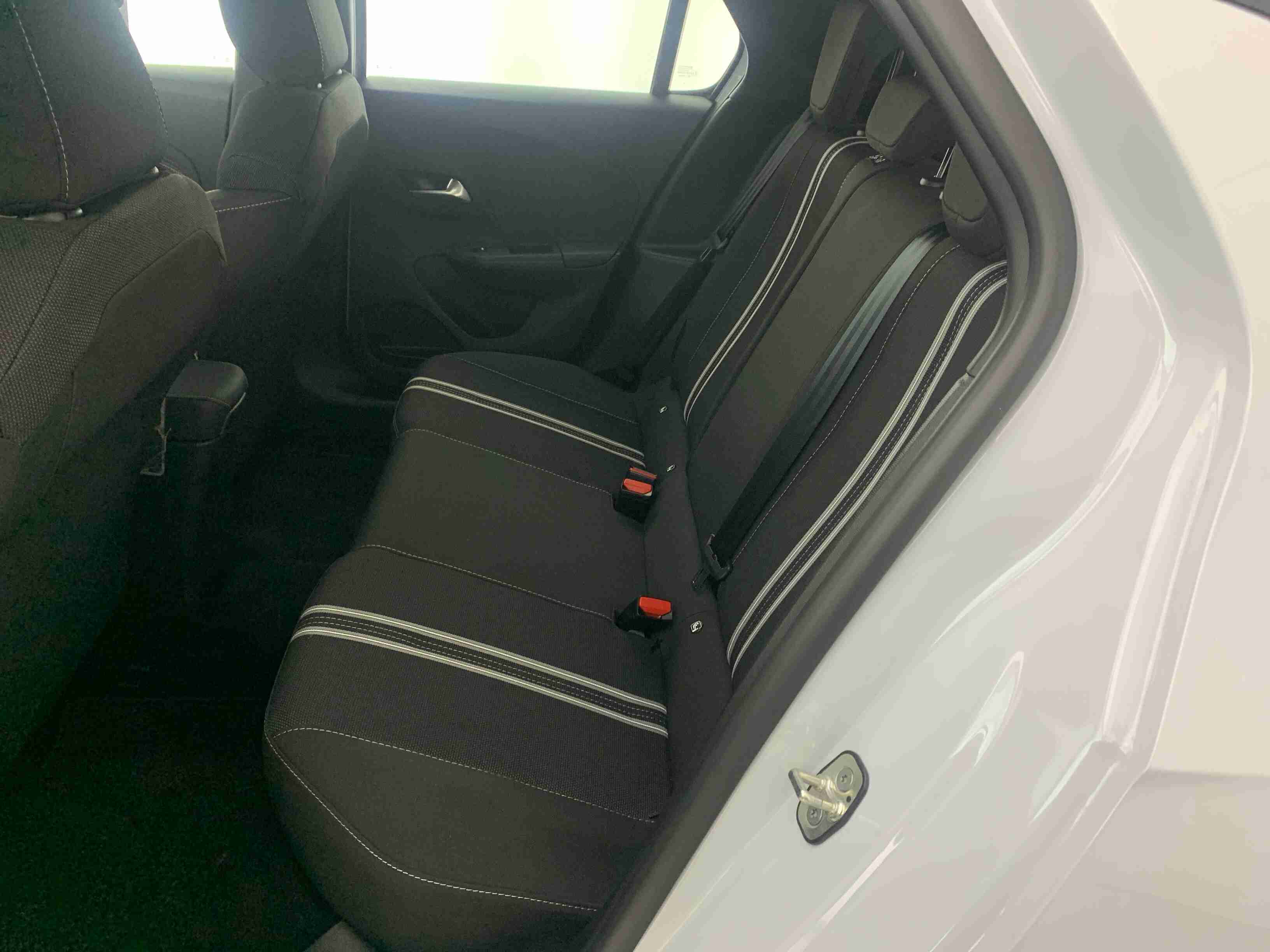 Opel Corsa Corsa-e 51 kWh GS — fotografia 13
