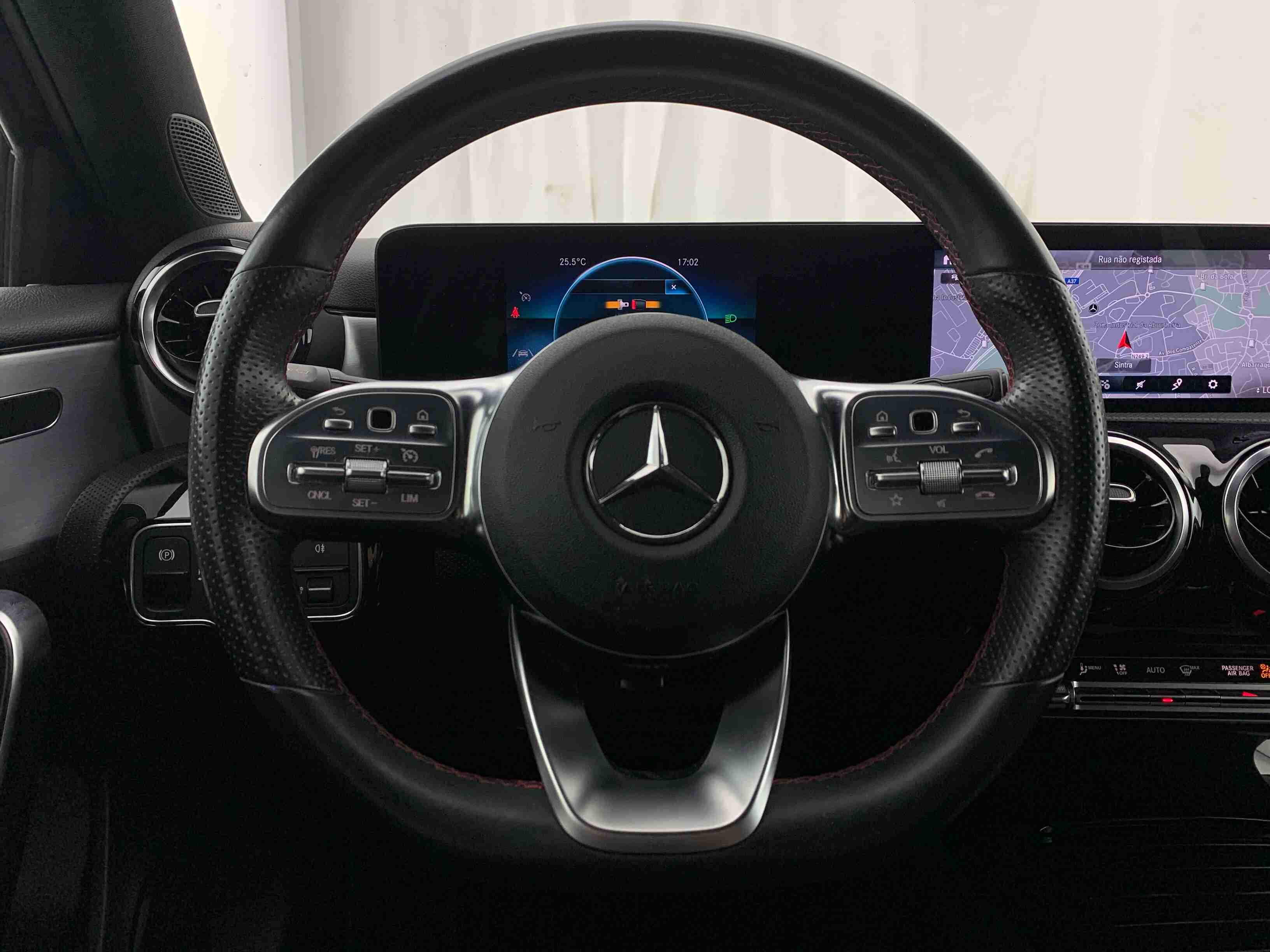 Mercedes-Benz Classe A A 200 AMG Line Aut. — fotografia 12