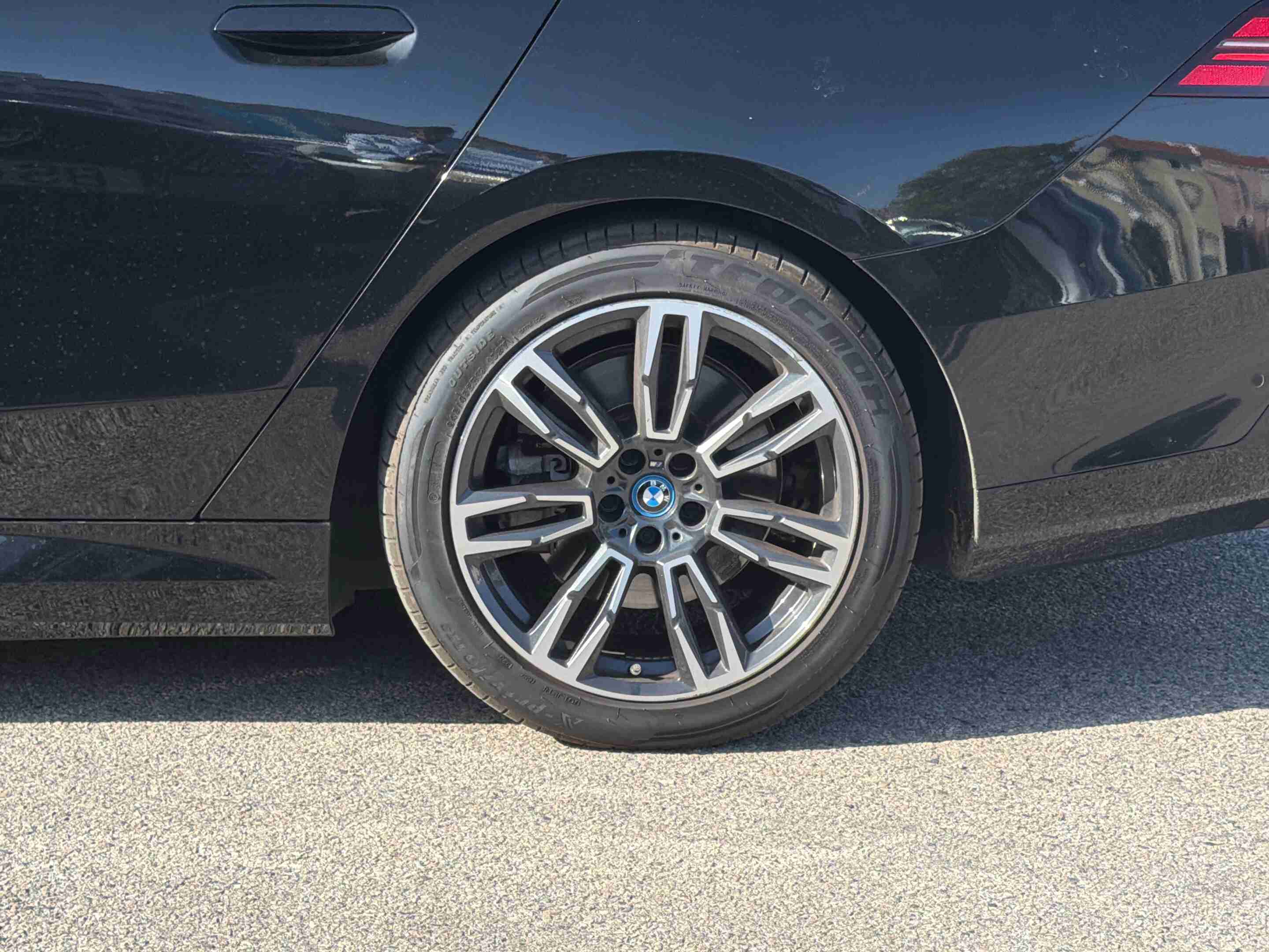 BMW i5 i5 eDrive40 — fotografia 12