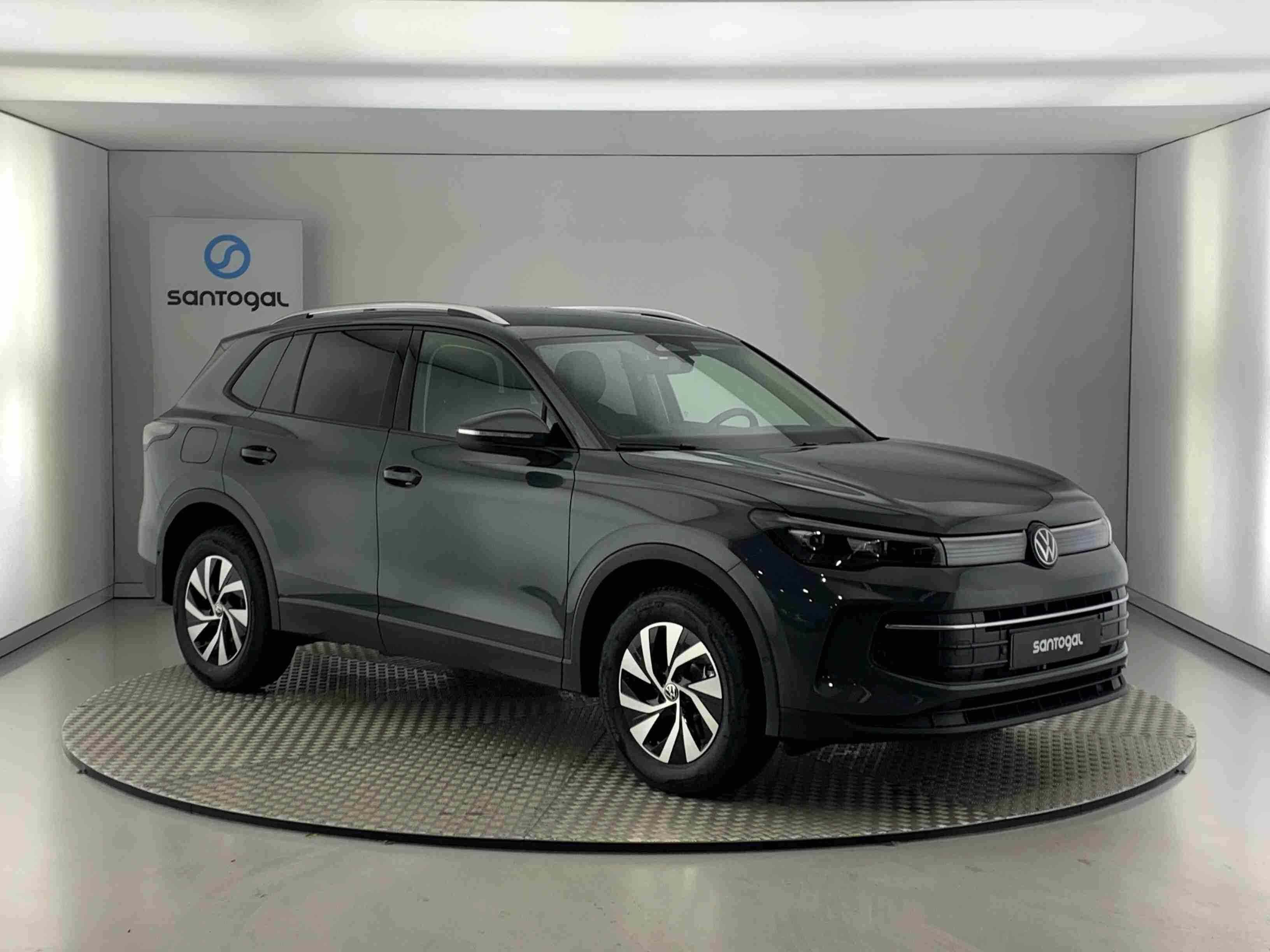 k8y3-XCkt_INTERIOR_EXTERIOR