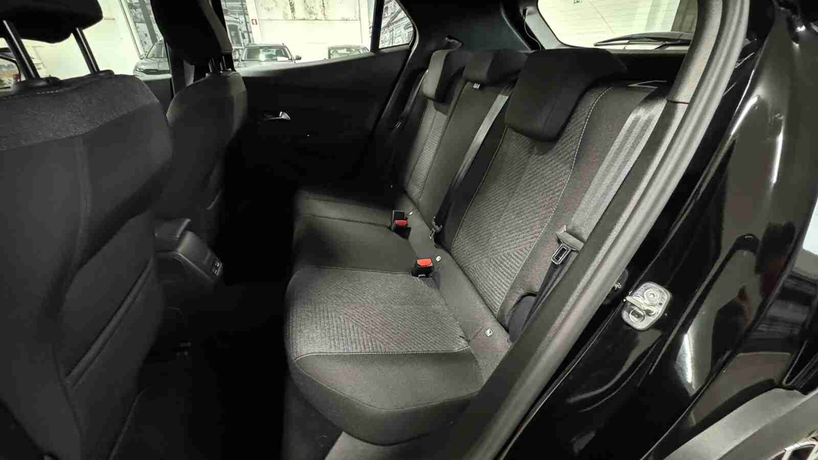 Peugeot 2008 e-2008 54 kWh Style — fotografia 15