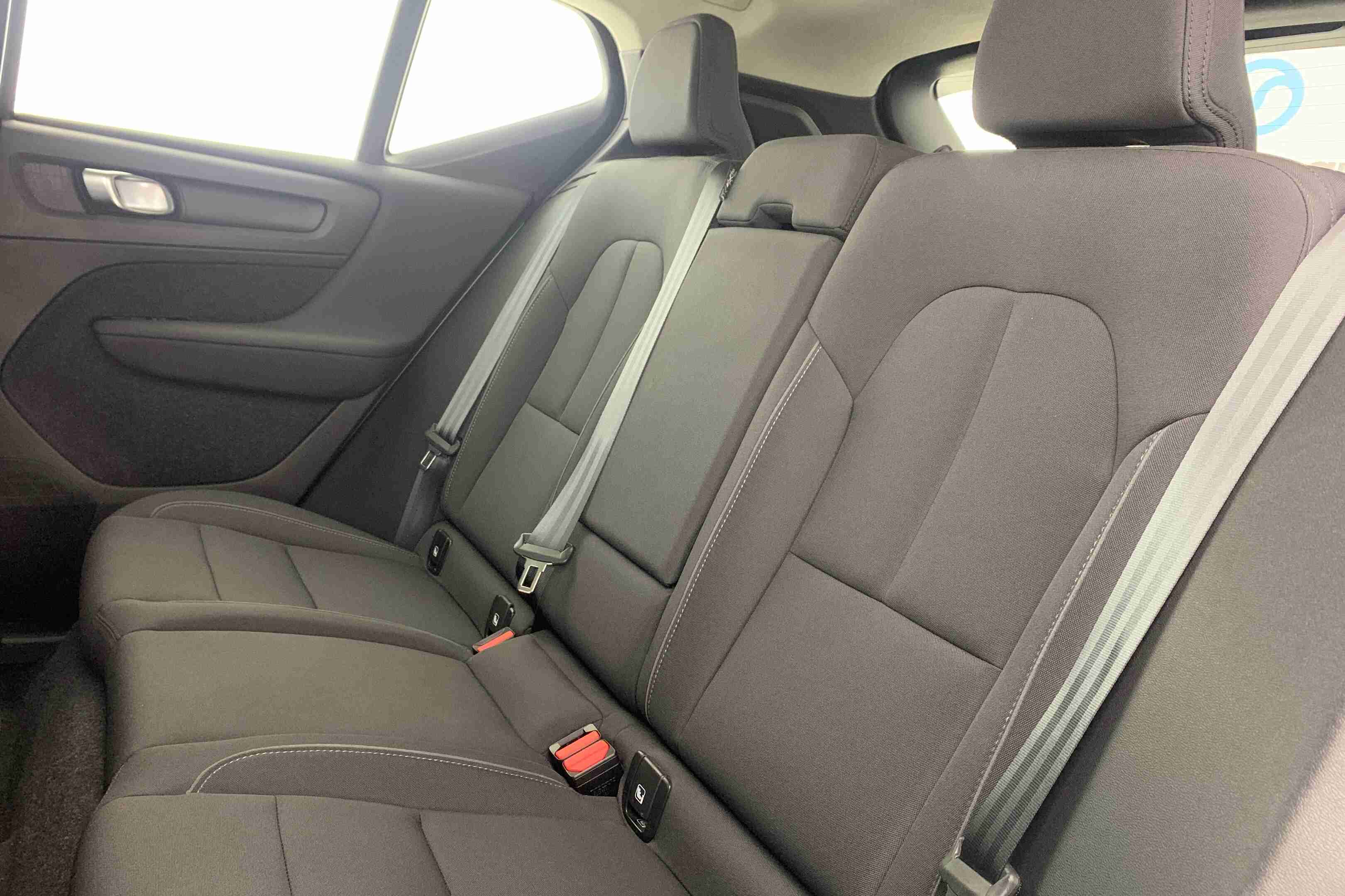 Volvo XC 40 XC40 1.5 T2 Momentum Plus — fotografia 16
