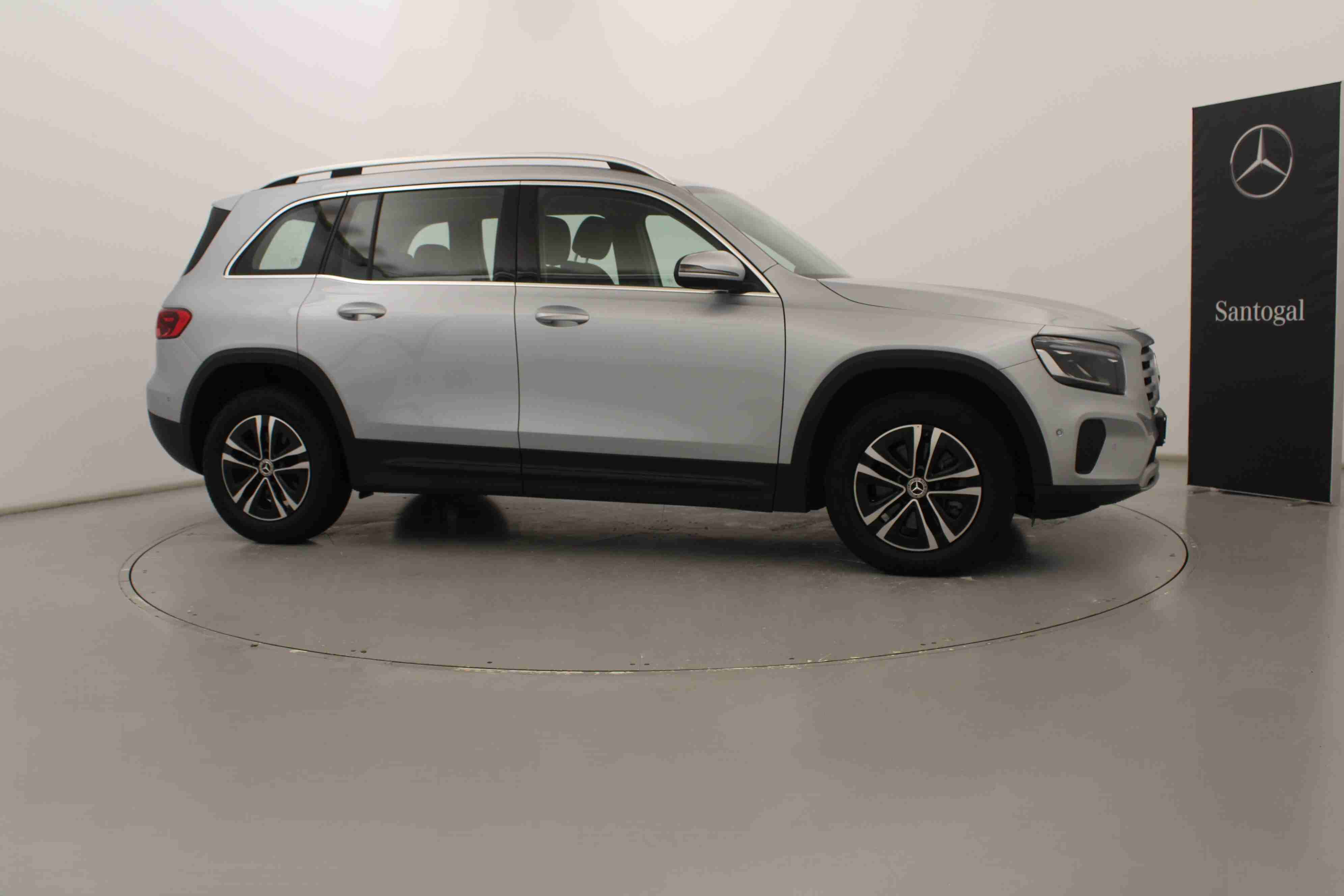 MERCEDES - GLB - GLB 180 d — photo 4