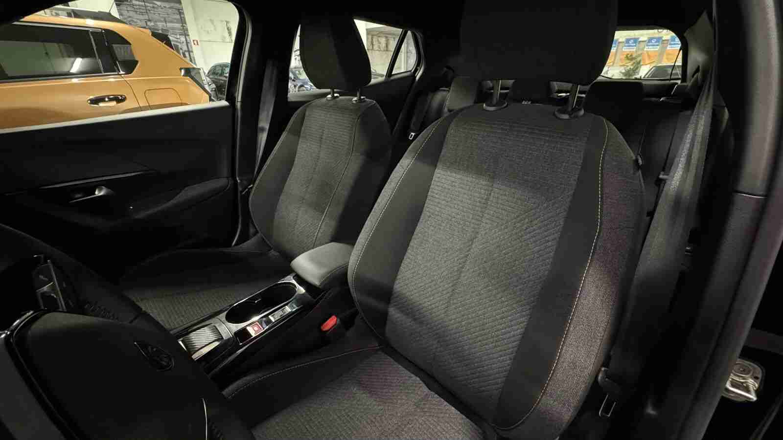 Peugeot 2008 e-2008 54 kWh Style — fotografia 8