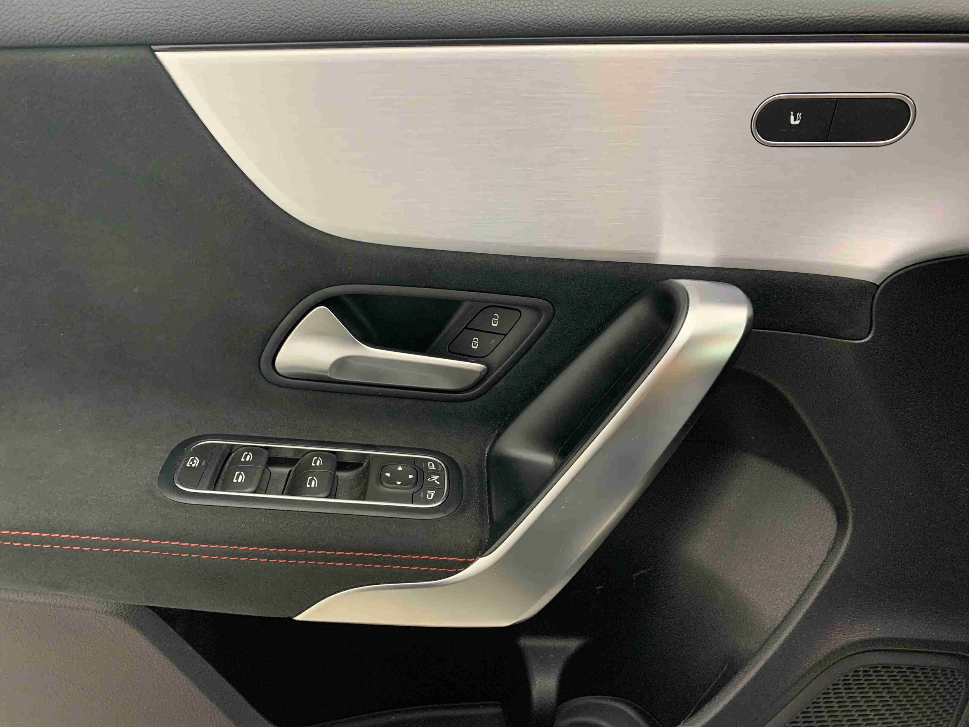 Mercedes-Benz Classe A A 200 AMG Line Aut. — fotografia 11