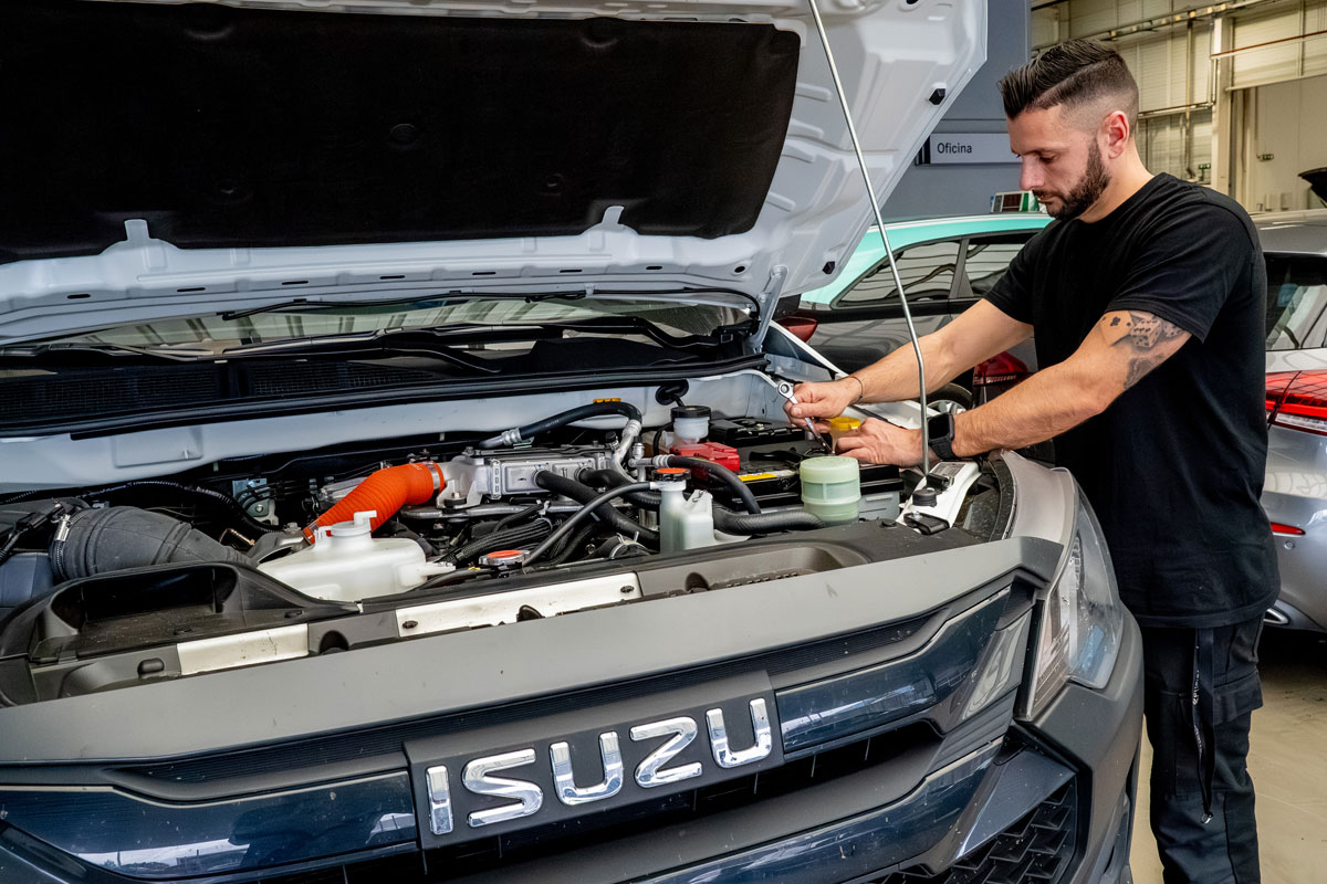 Santogal Isuzu Loures Stand 2