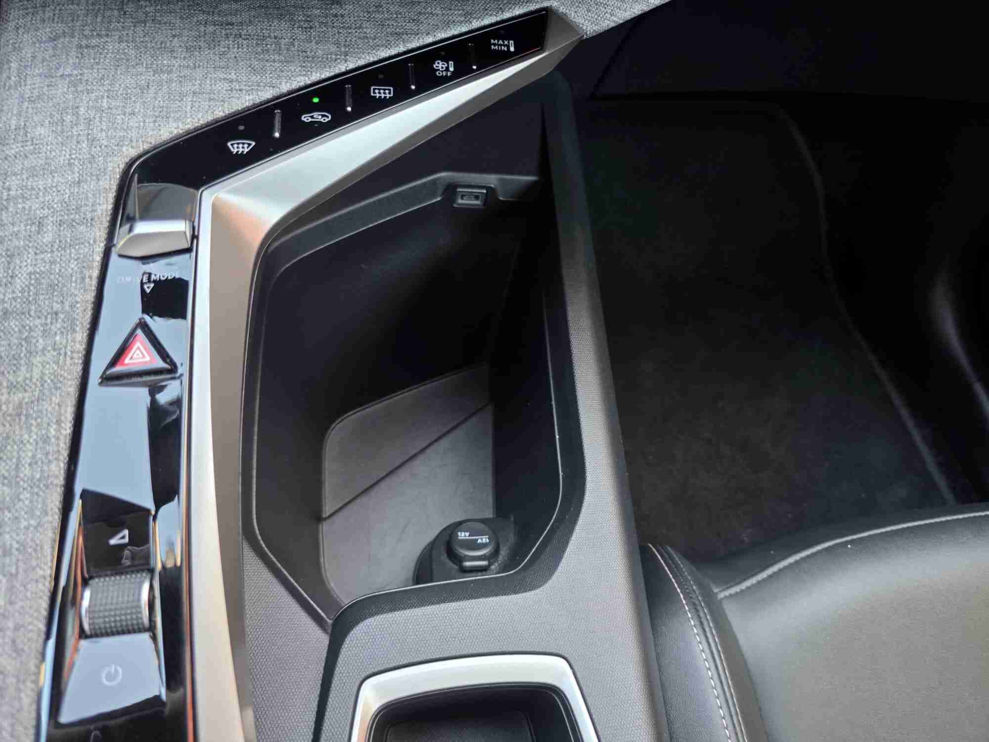 Peugeot 5008 5008 1.2 Hybrid Allure e-DCS6 — fotografia 15