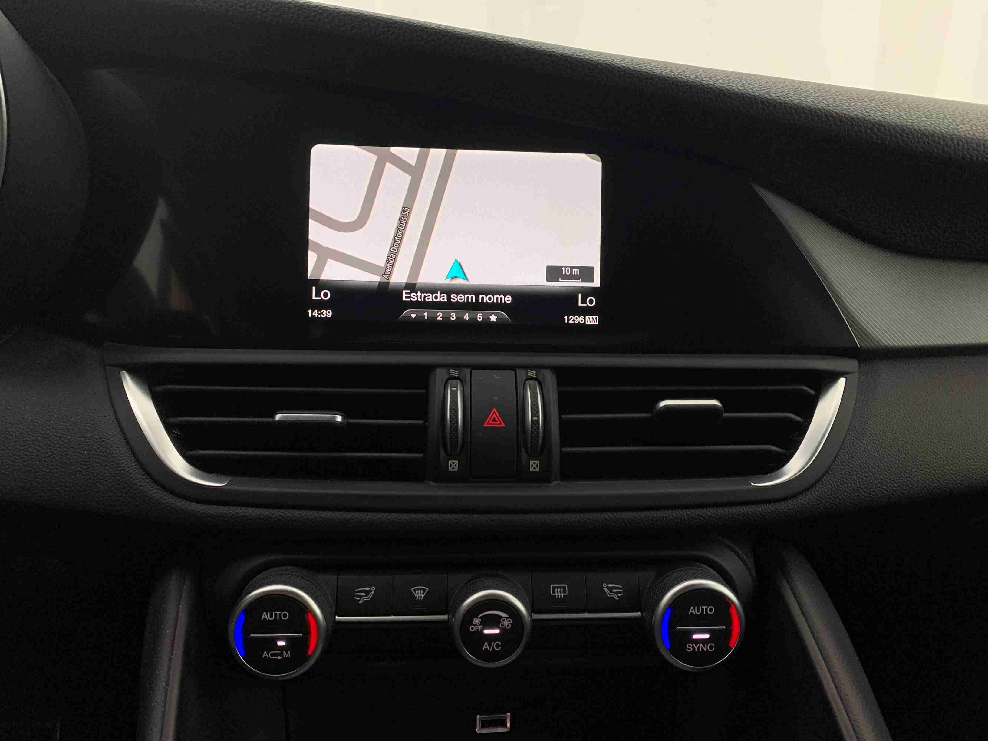 Alfa Romeo Giulia Giulia 2.2 D Super AT8 — fotografia 9