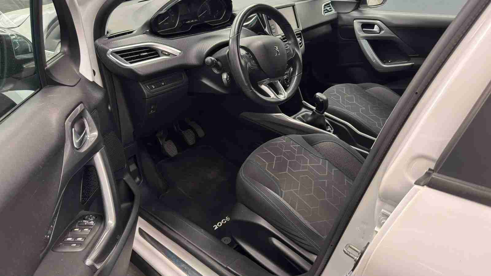Peugeot 2008 2008 1.2 PureTech Style — fotografia 9