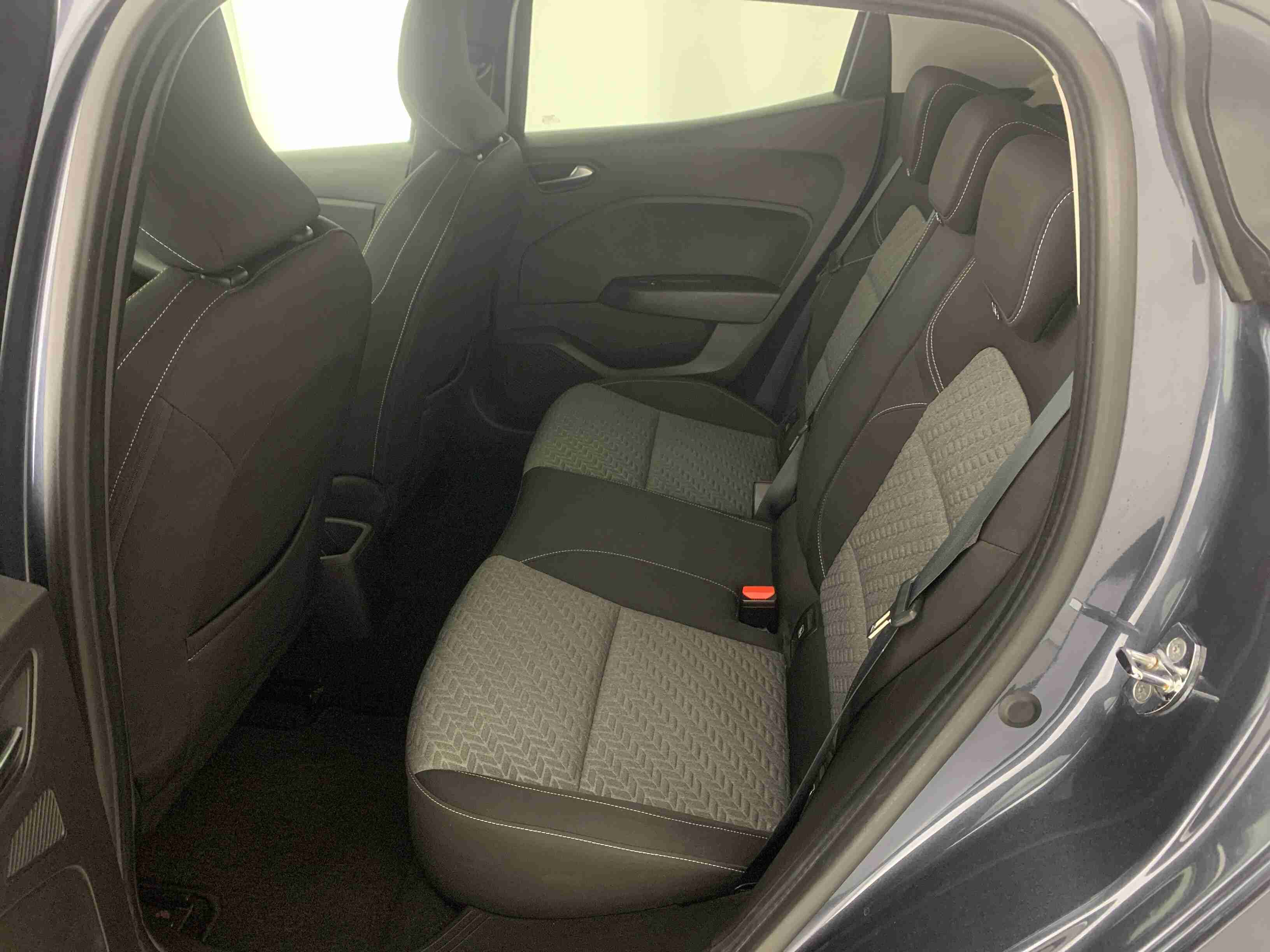 Renault Clio Clio 1.0 TCe Evolution — fotografia 12