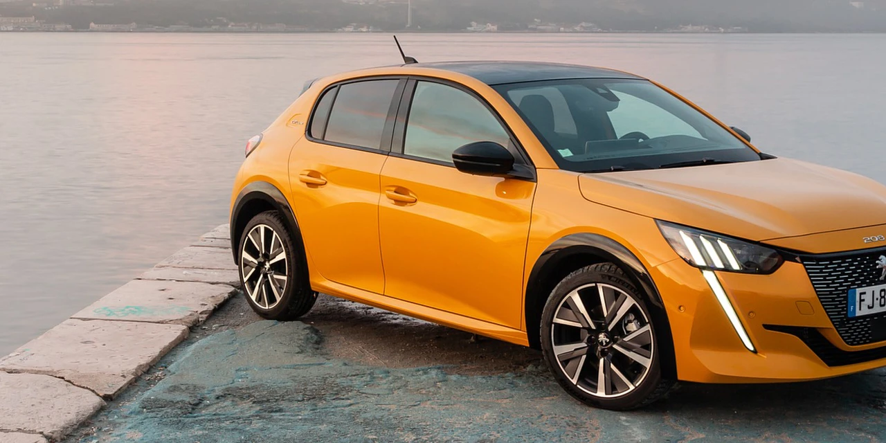 PEUGEOT 208 Slider Grande