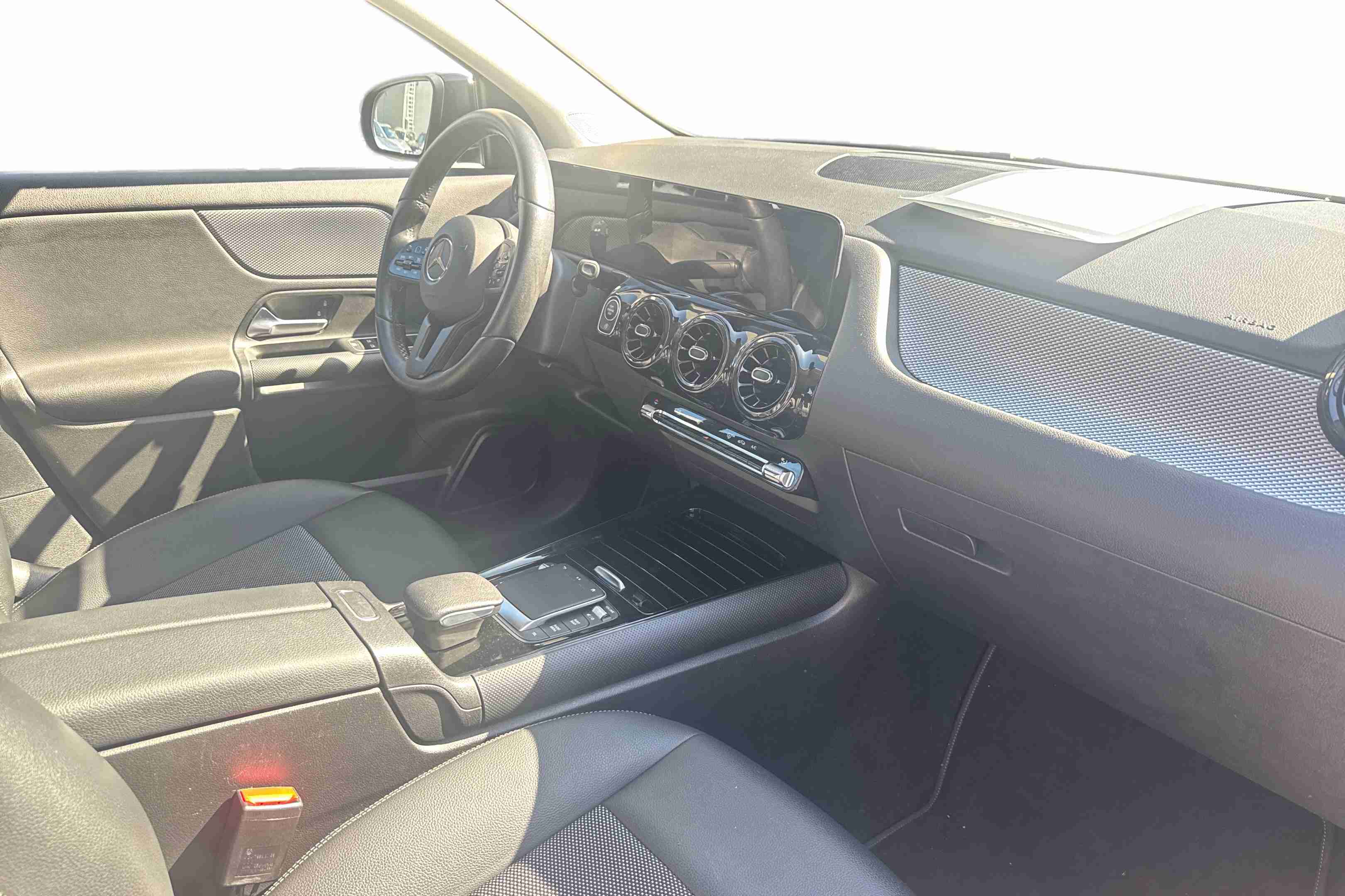 Mercedes-Benz Classe GLA GLA 180 d — fotografia 8