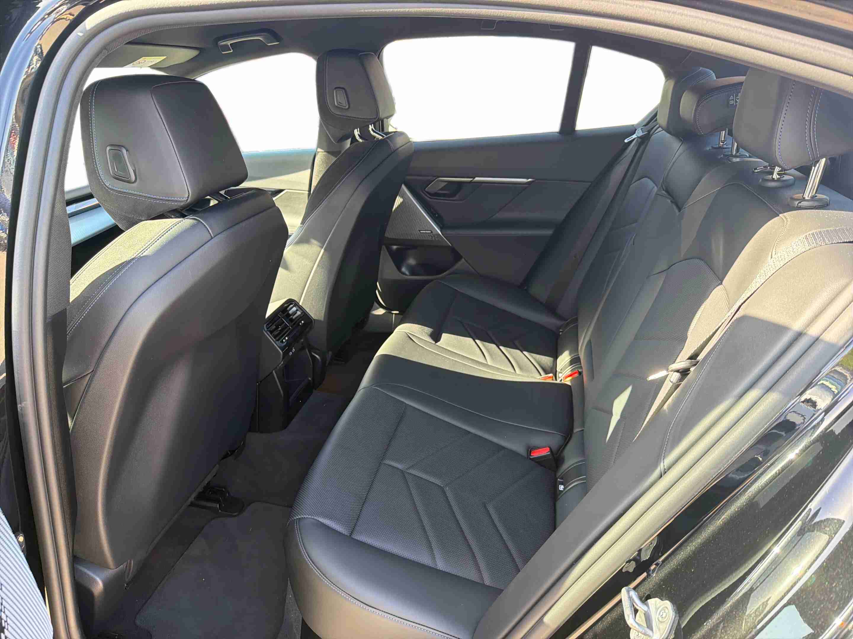 BMW i5 i5 eDrive40 — fotografia 9