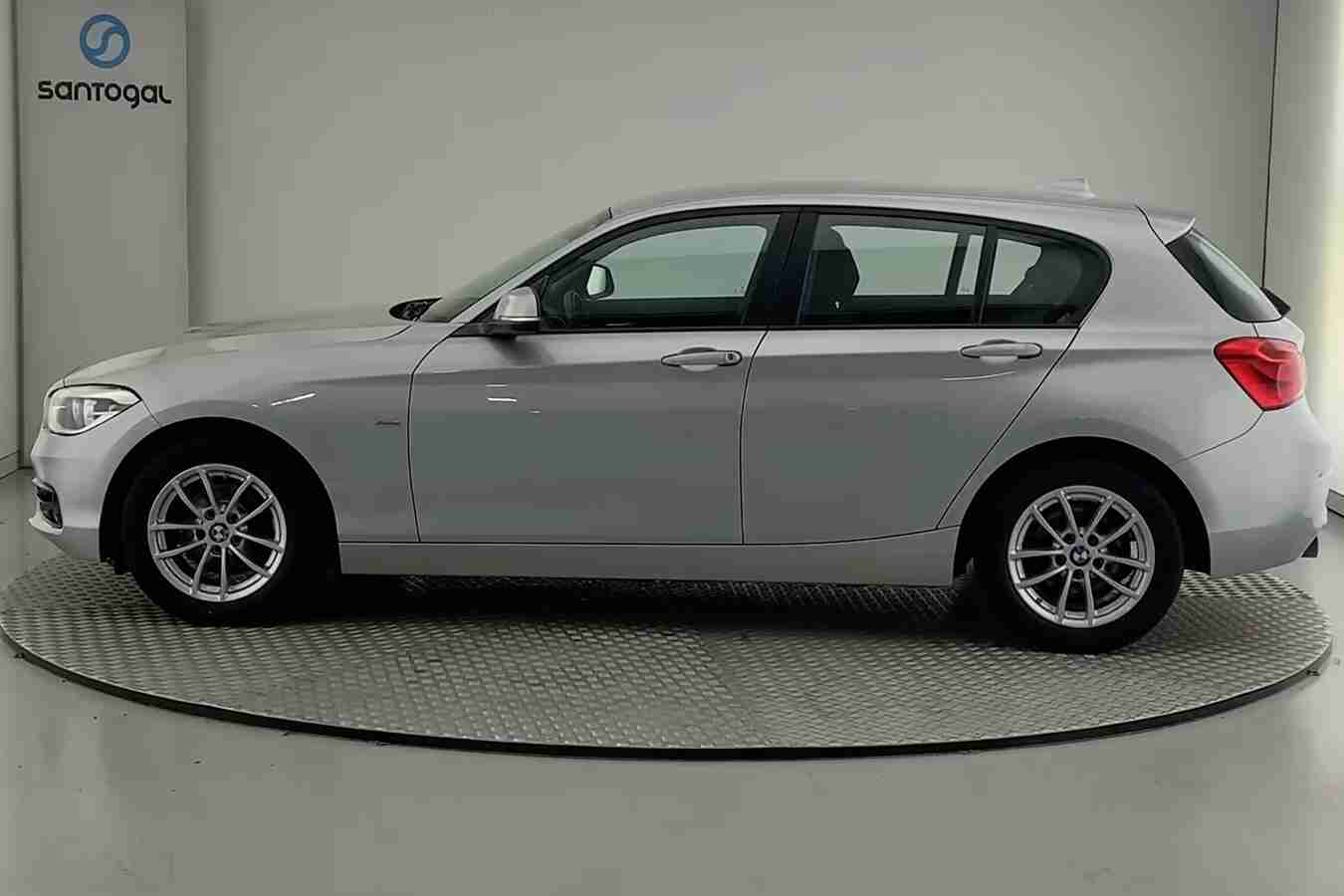BMW Série 1 116 d Line Sport — fotografia 6