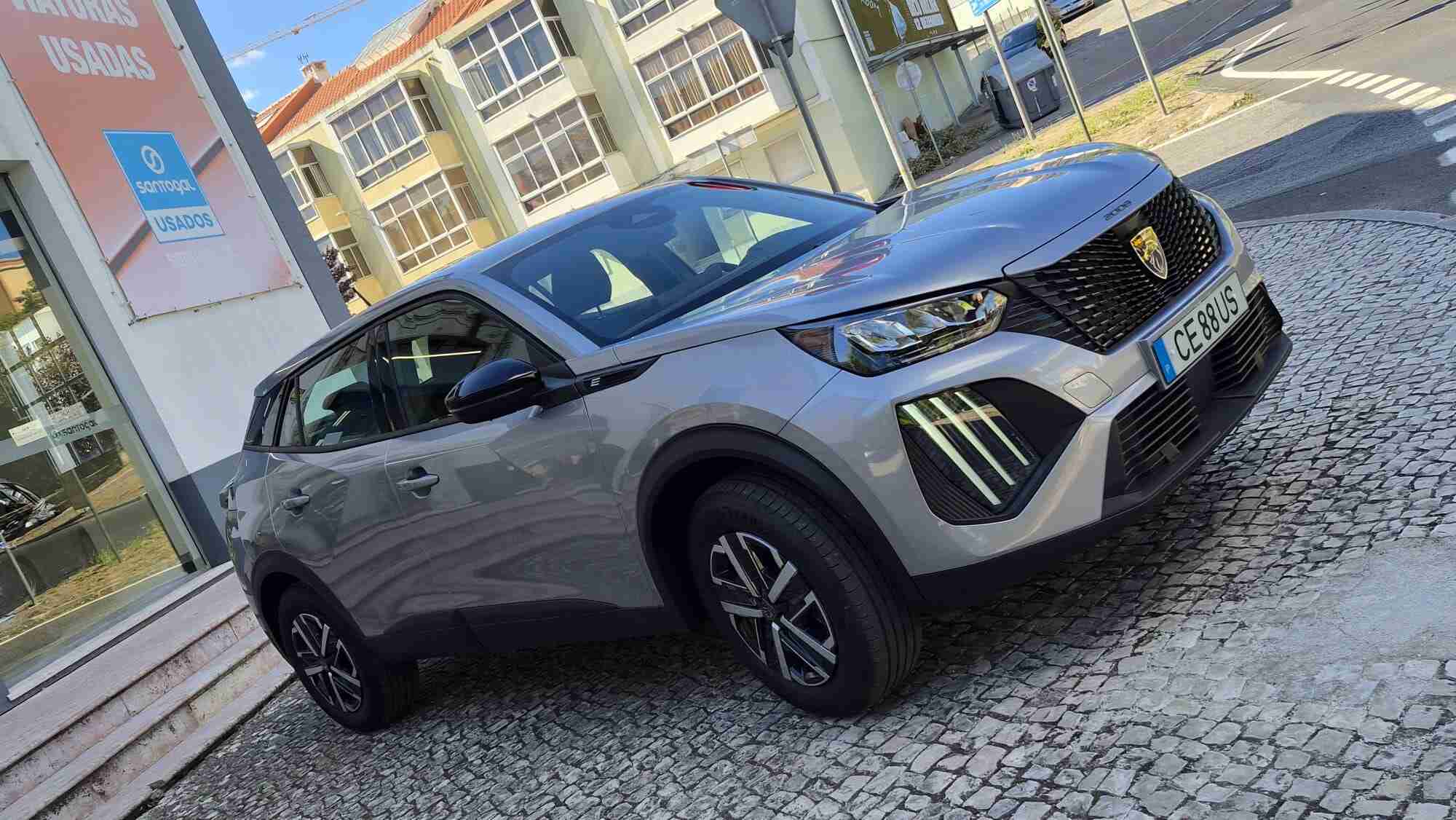 PEUGEOT - 2008 - e-2008 54 kWh Style — photo 3
