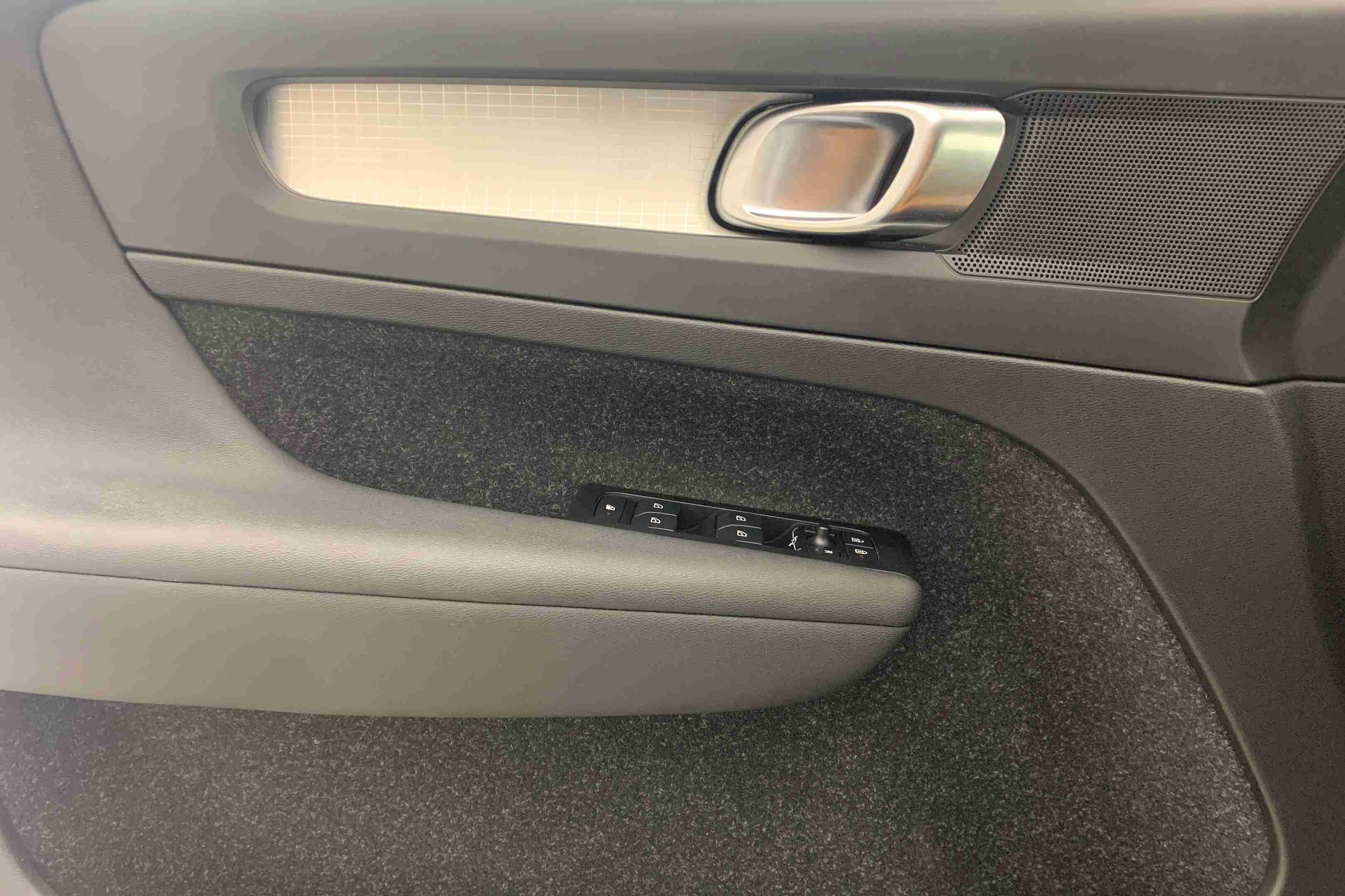 Volvo XC 40 XC40 1.5 T2 Momentum Plus — fotografia 12