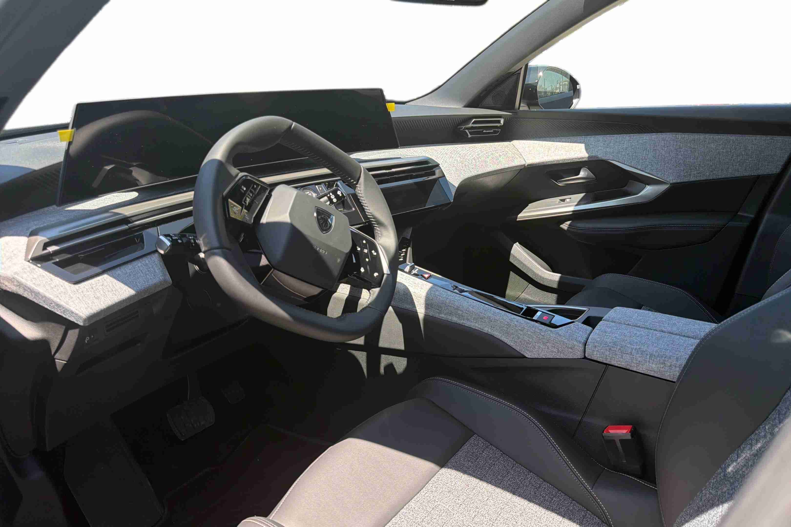 Peugeot 5008 5008 1.2 Hybrid Allure e-DCS6 — fotografia 7