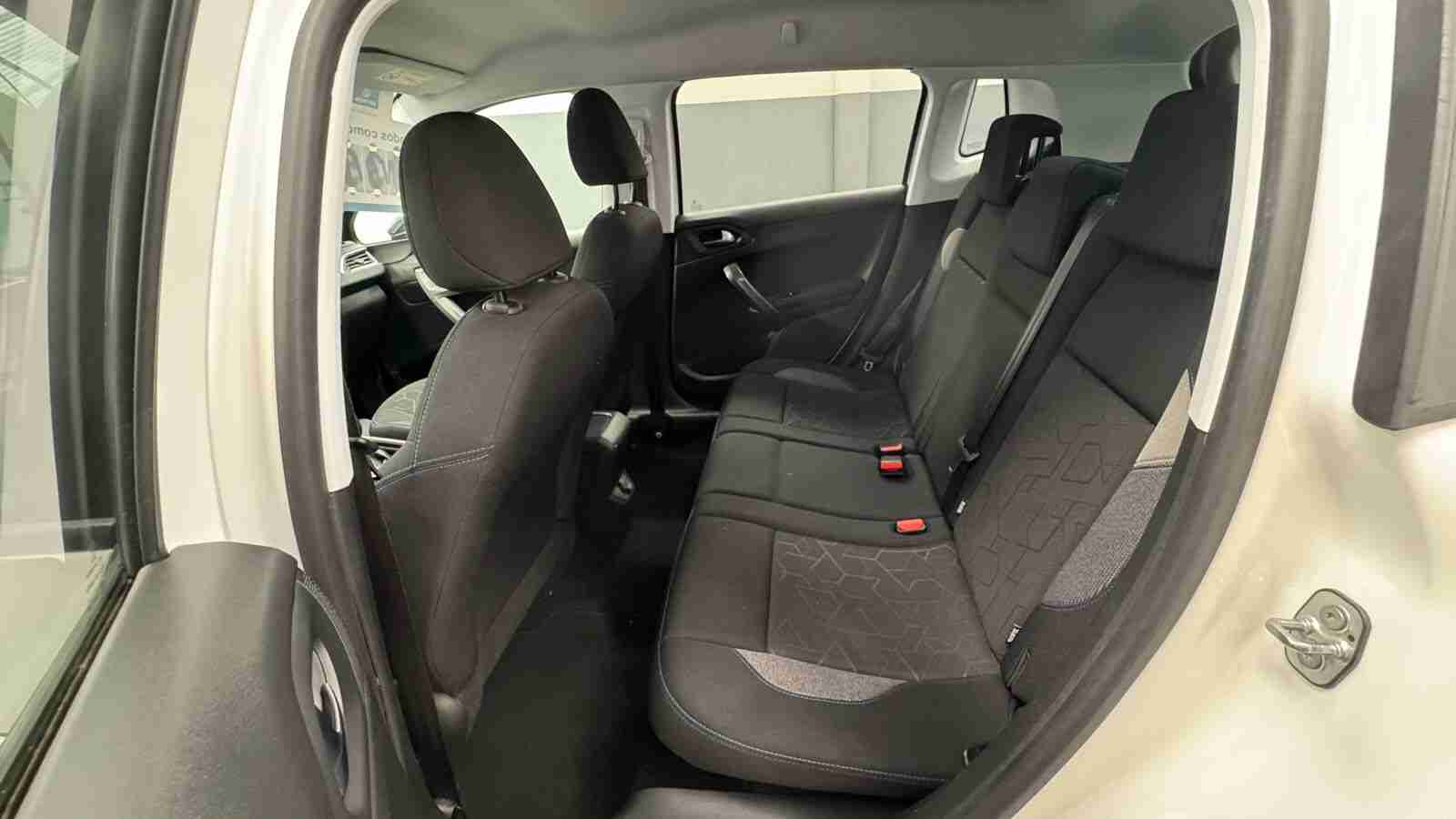 Peugeot 2008 2008 1.2 PureTech Style — fotografia 16