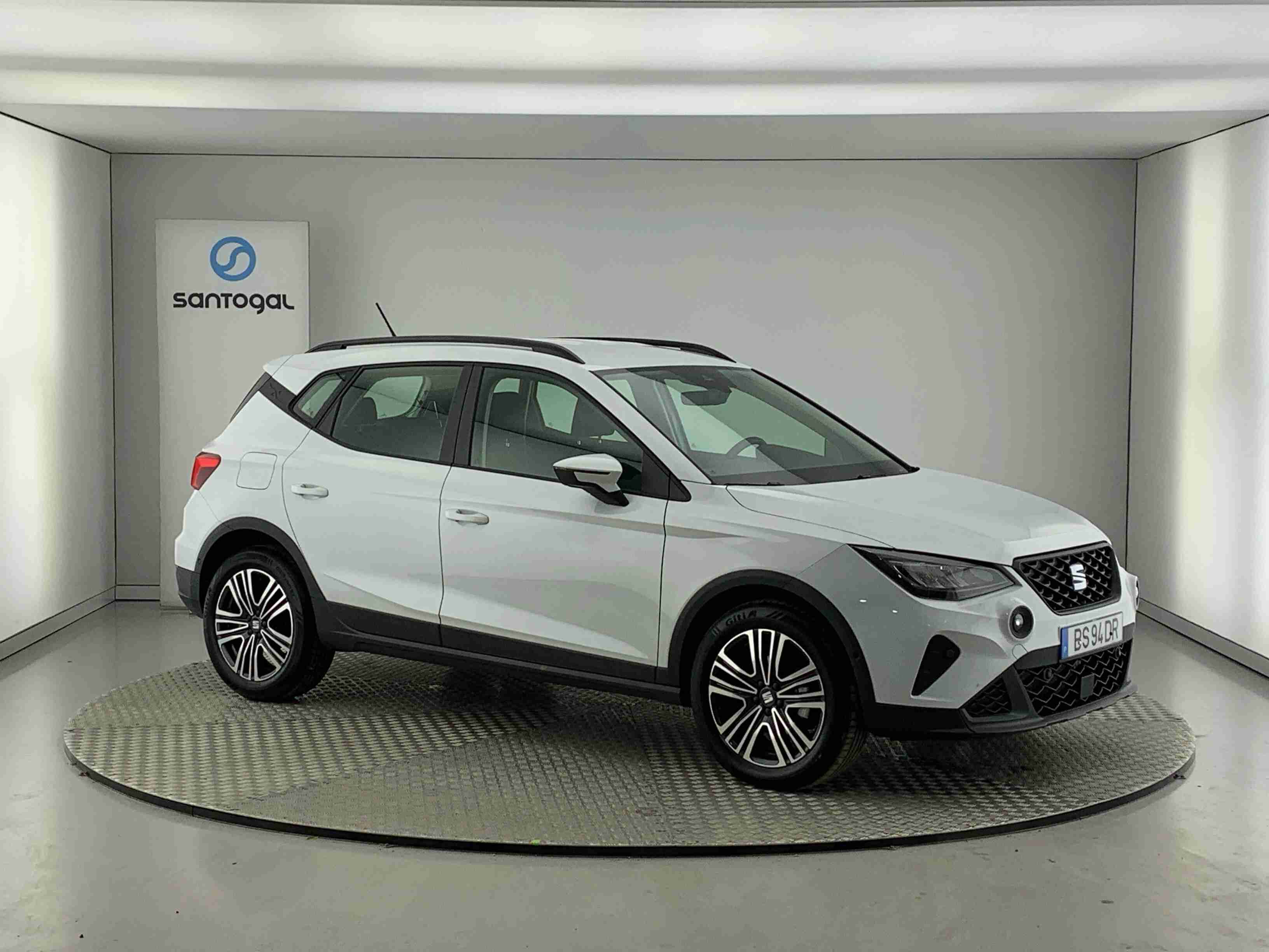 9WD2RJpdX_INTERIOR_EXTERIOR