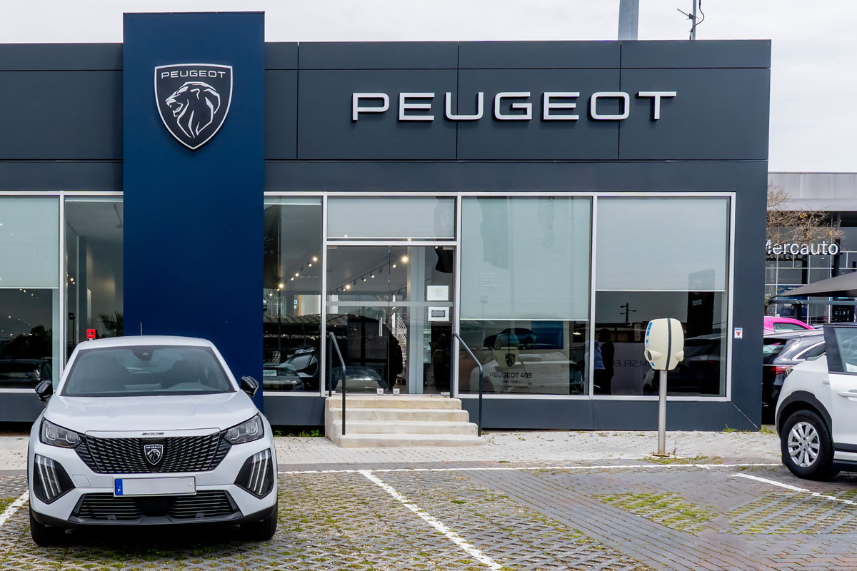 Santogal Peugeot Loures Stand 1 (1)