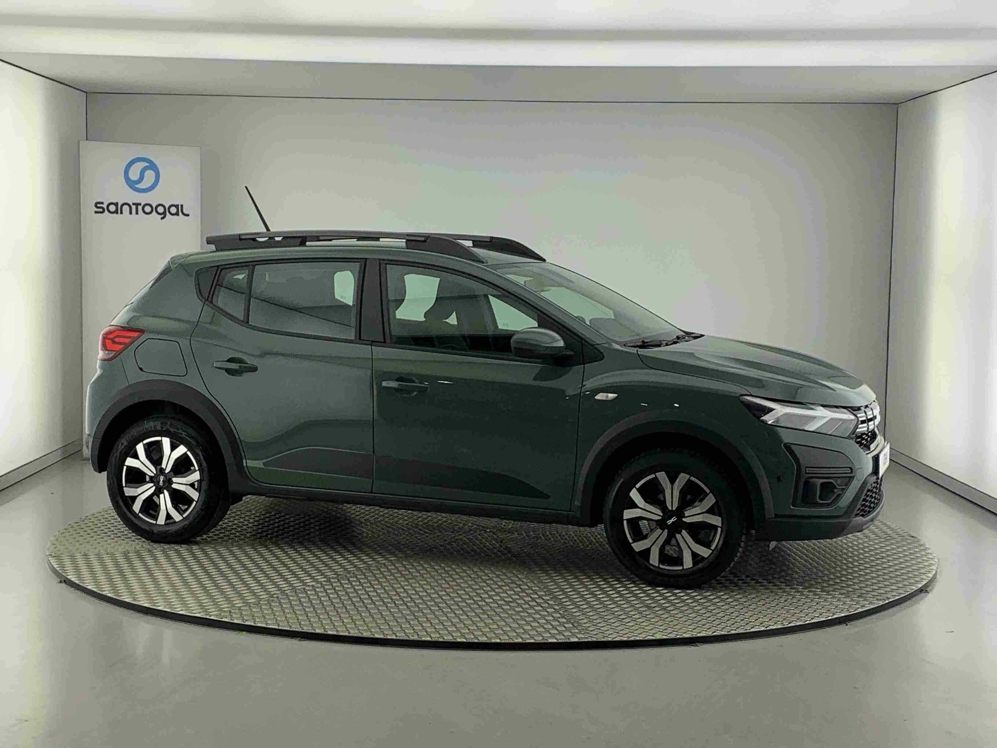 Dacia Sandero Sandero 1 0 TCe Stepway Expression Verde Usado 2024 Dacia Sandero Sandero 1 0 TCe Stepway Expression Verde Usado 2024
