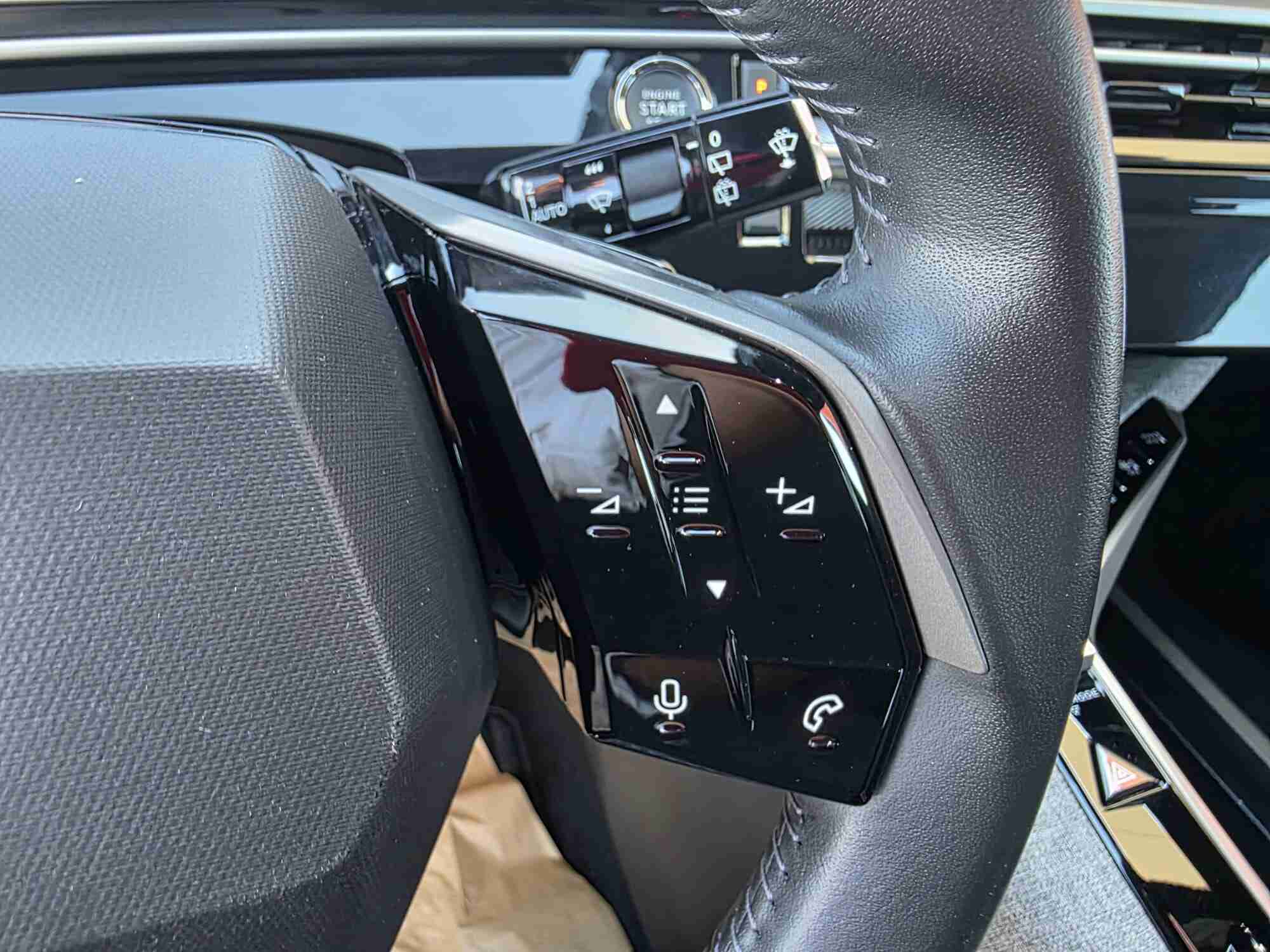 Peugeot 5008 5008 1.2 Hybrid Allure e-DCS6 — fotografia 17