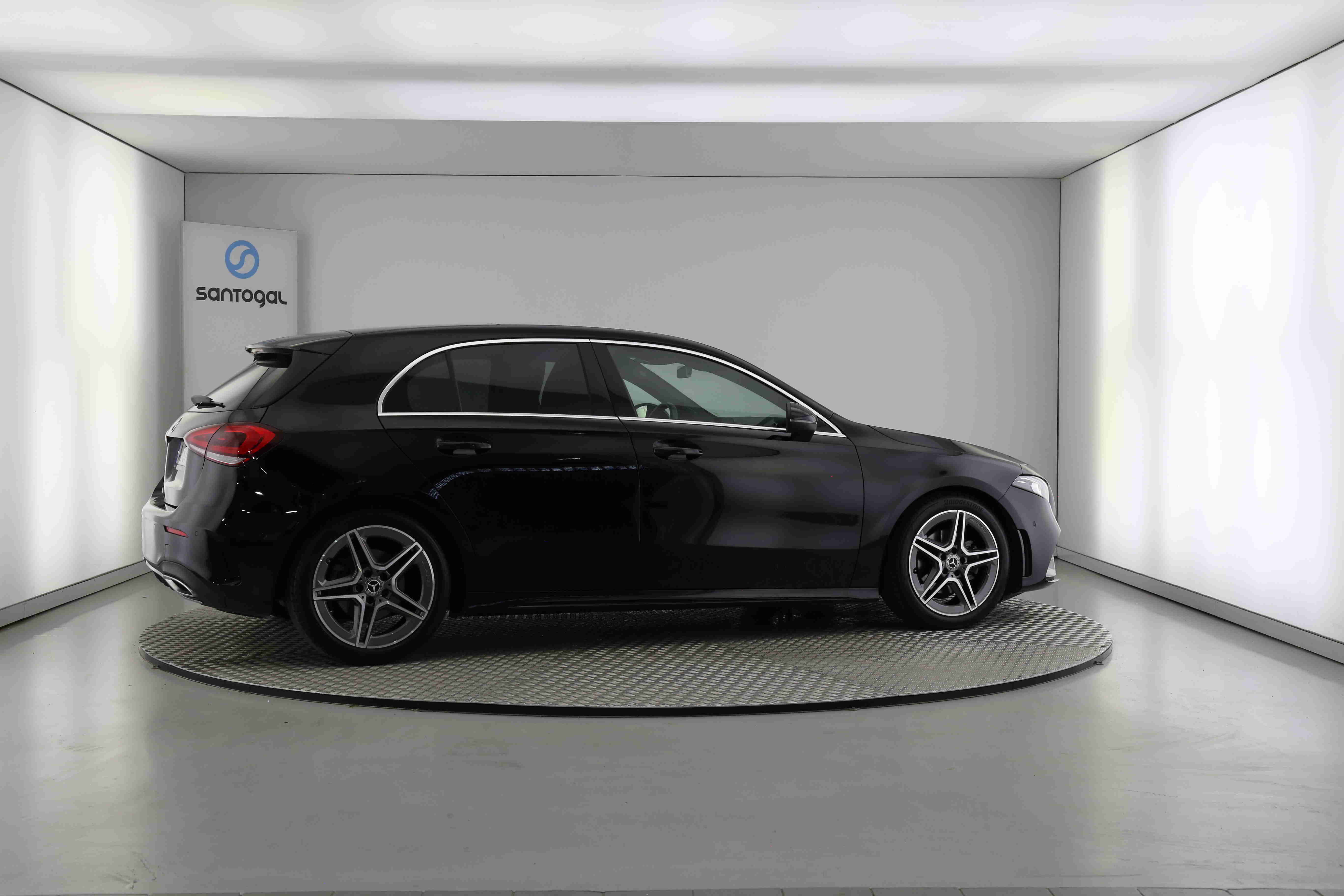 Mercedes-Benz Classe A A 200 AMG Line Aut. — fotografia 6