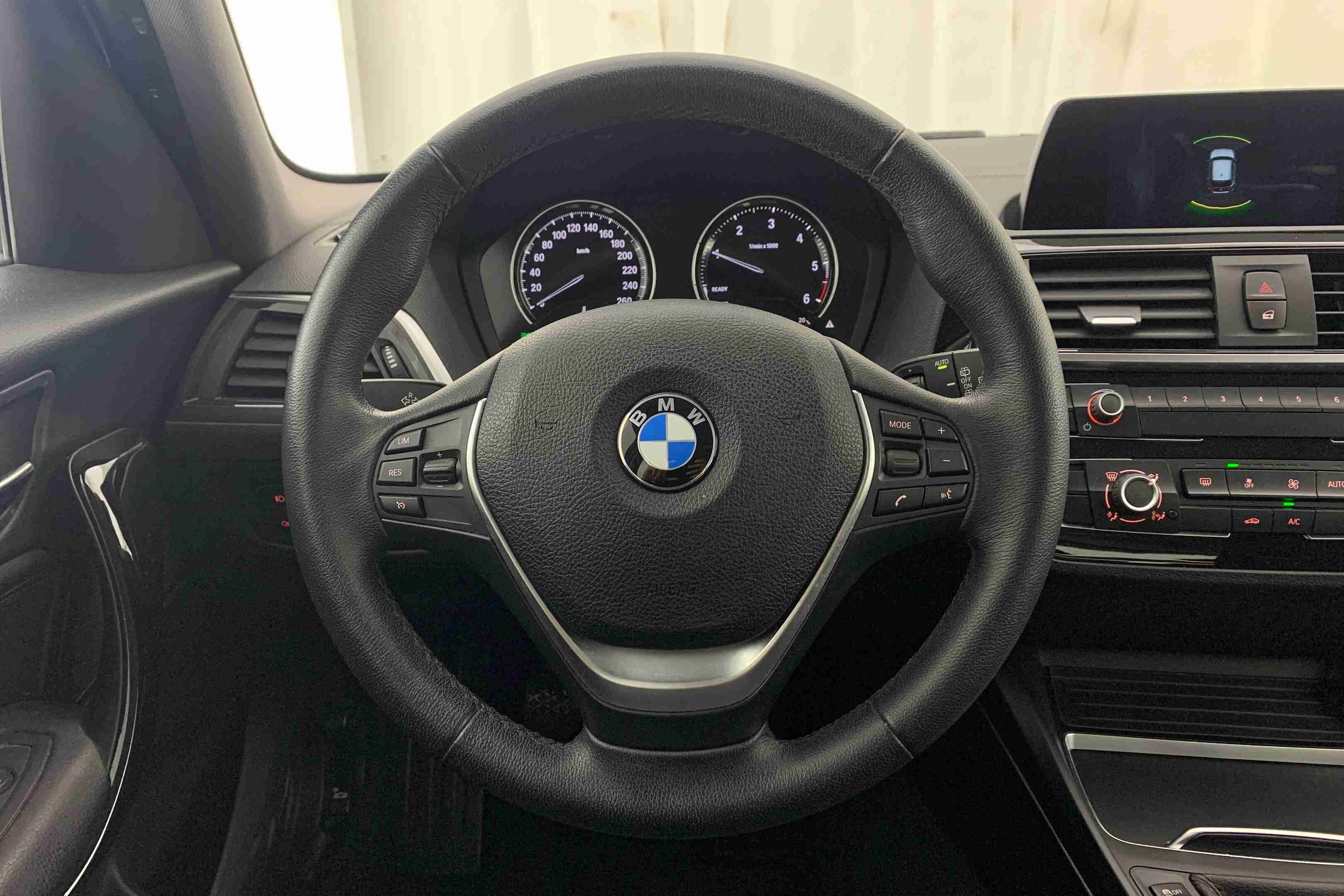 BMW Série 1 116 d Line Sport — fotografia 13
