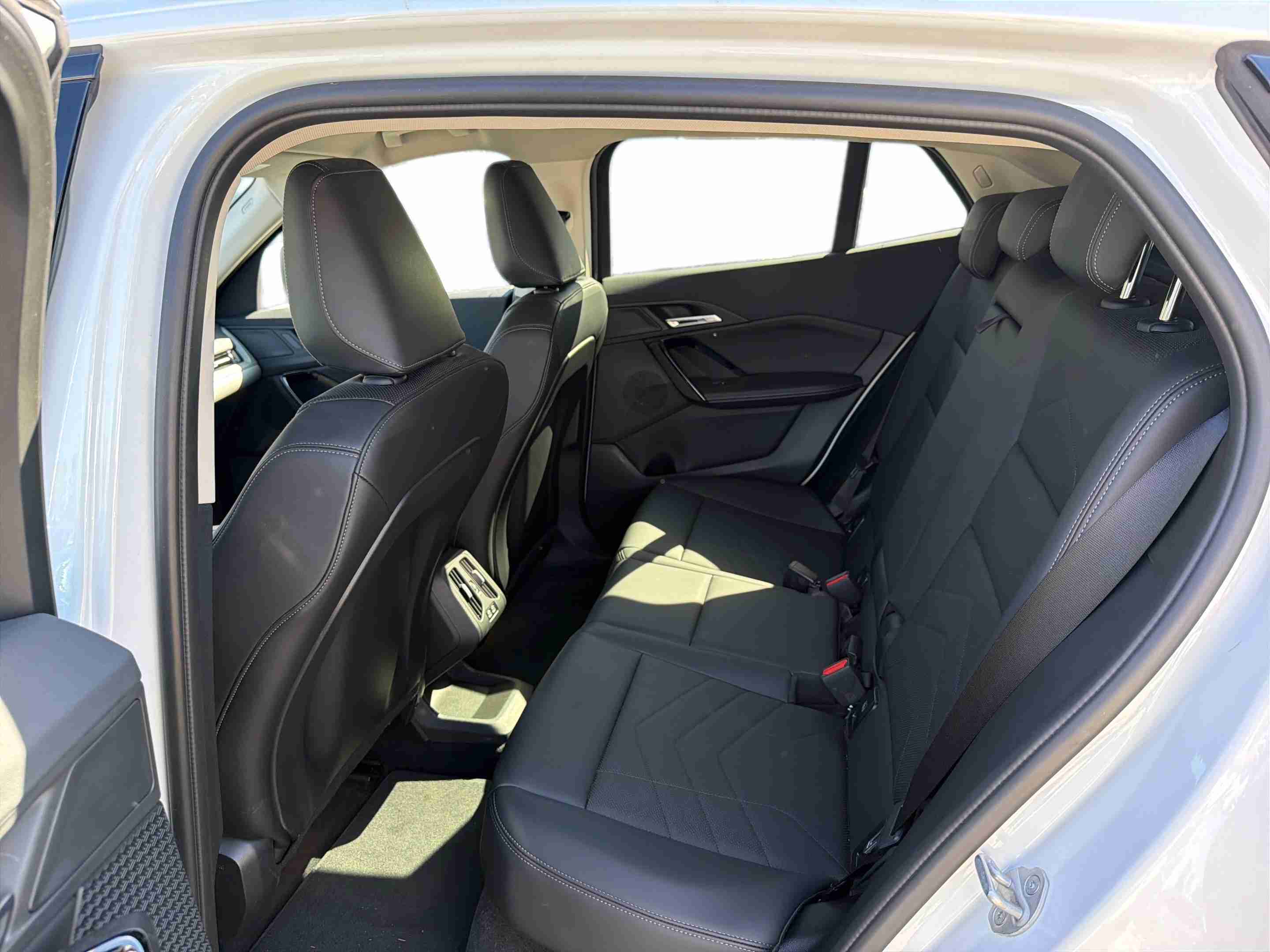 BMW iX2 iX2 eDrive20 — fotografia 9