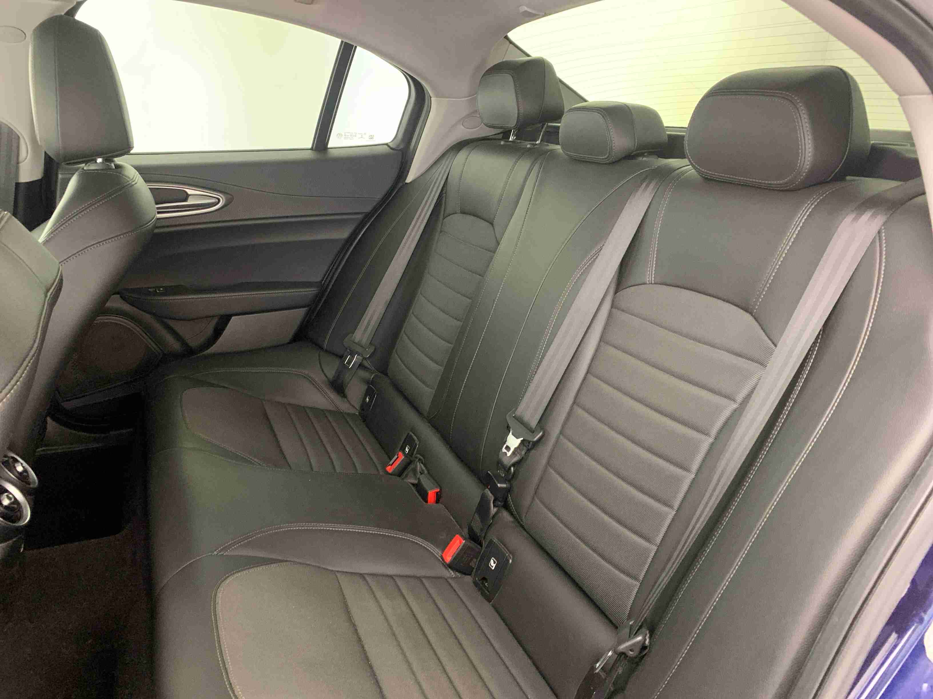 Alfa Romeo Giulia Giulia 2.2 D Super AT8 — fotografia 14