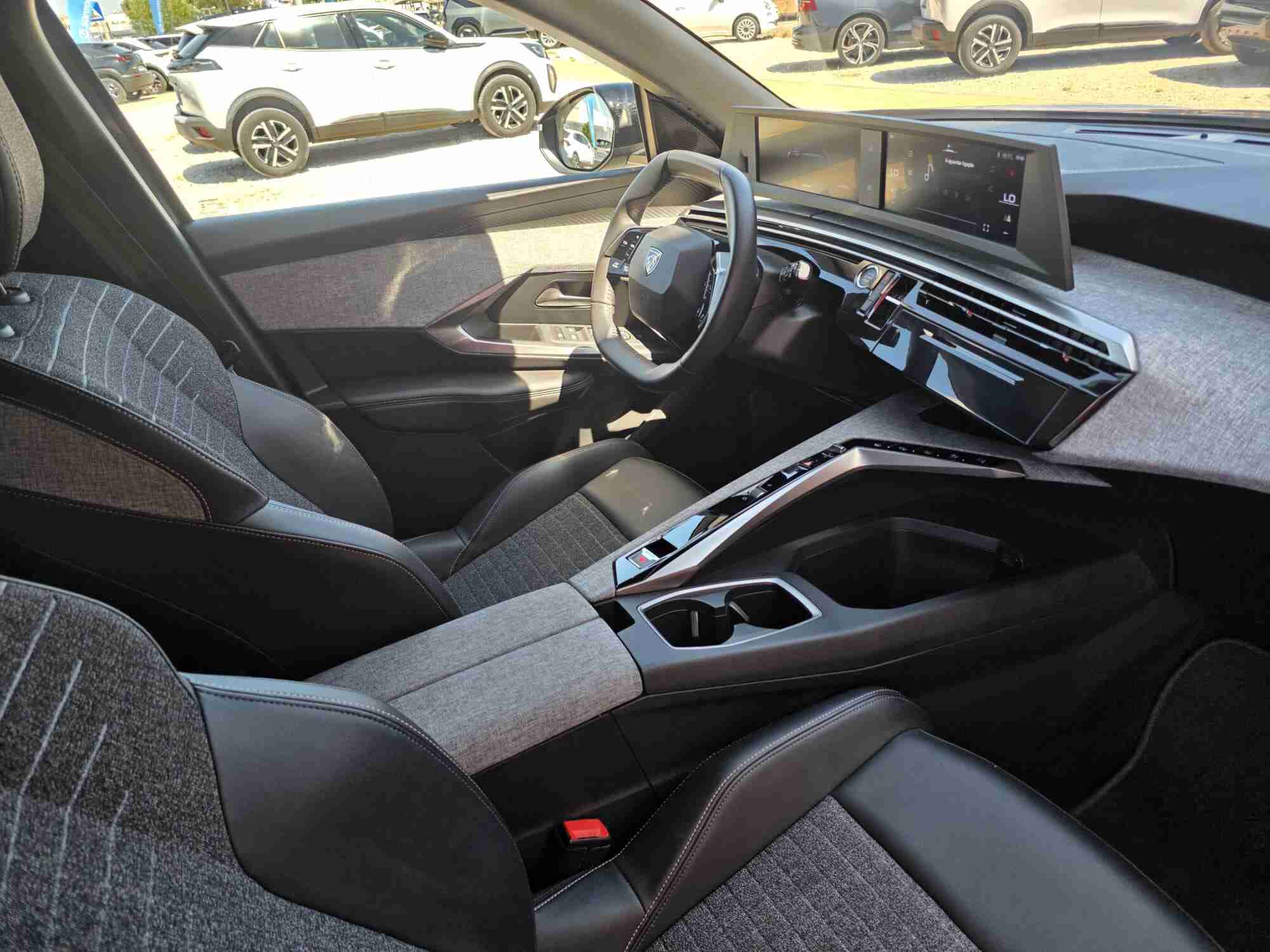 Peugeot 5008 5008 1.2 Hybrid Allure e-DCS6 — fotografia 9